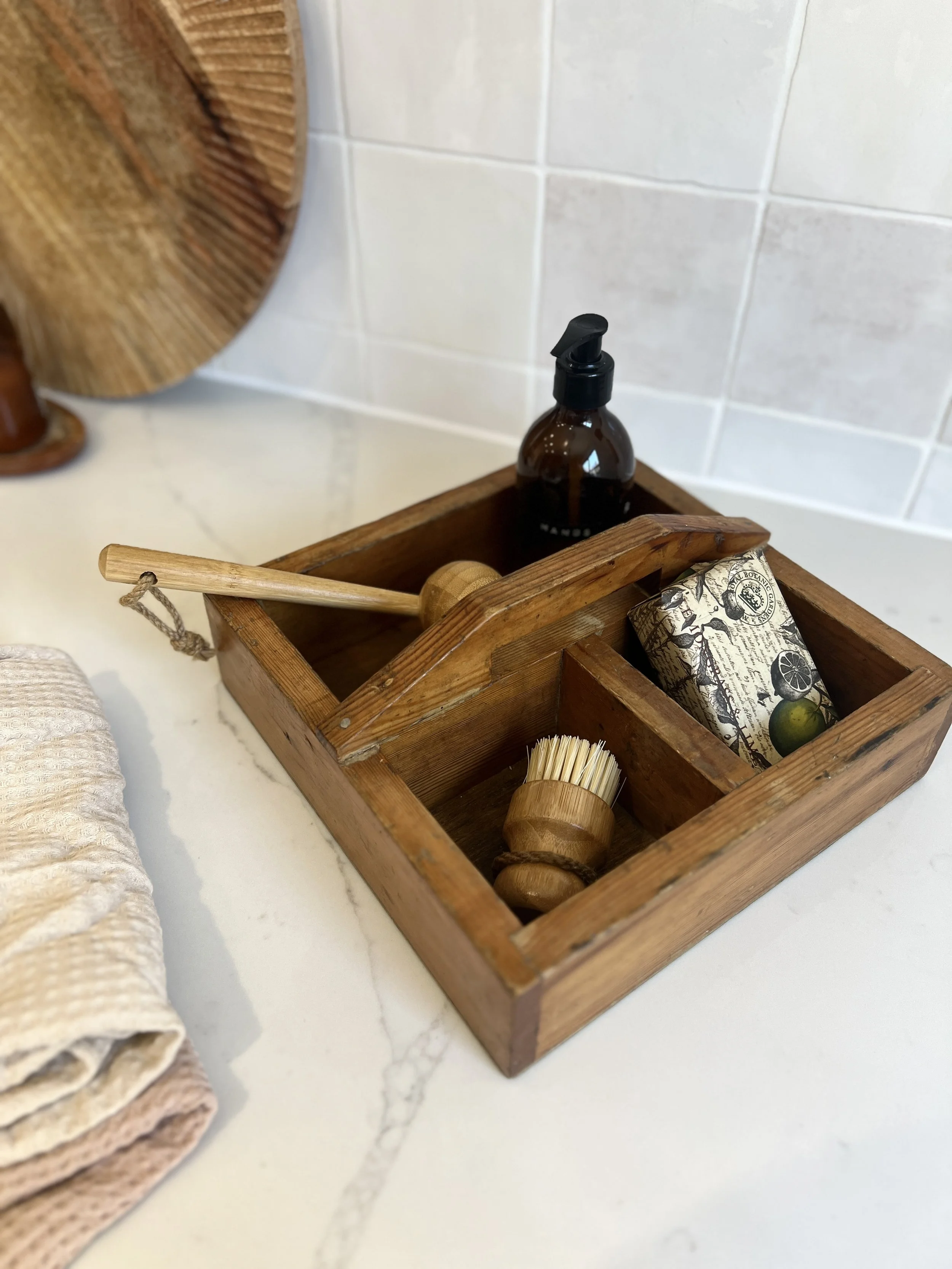 ev-home-vintage-wooden-tool-caddy-6.jpg