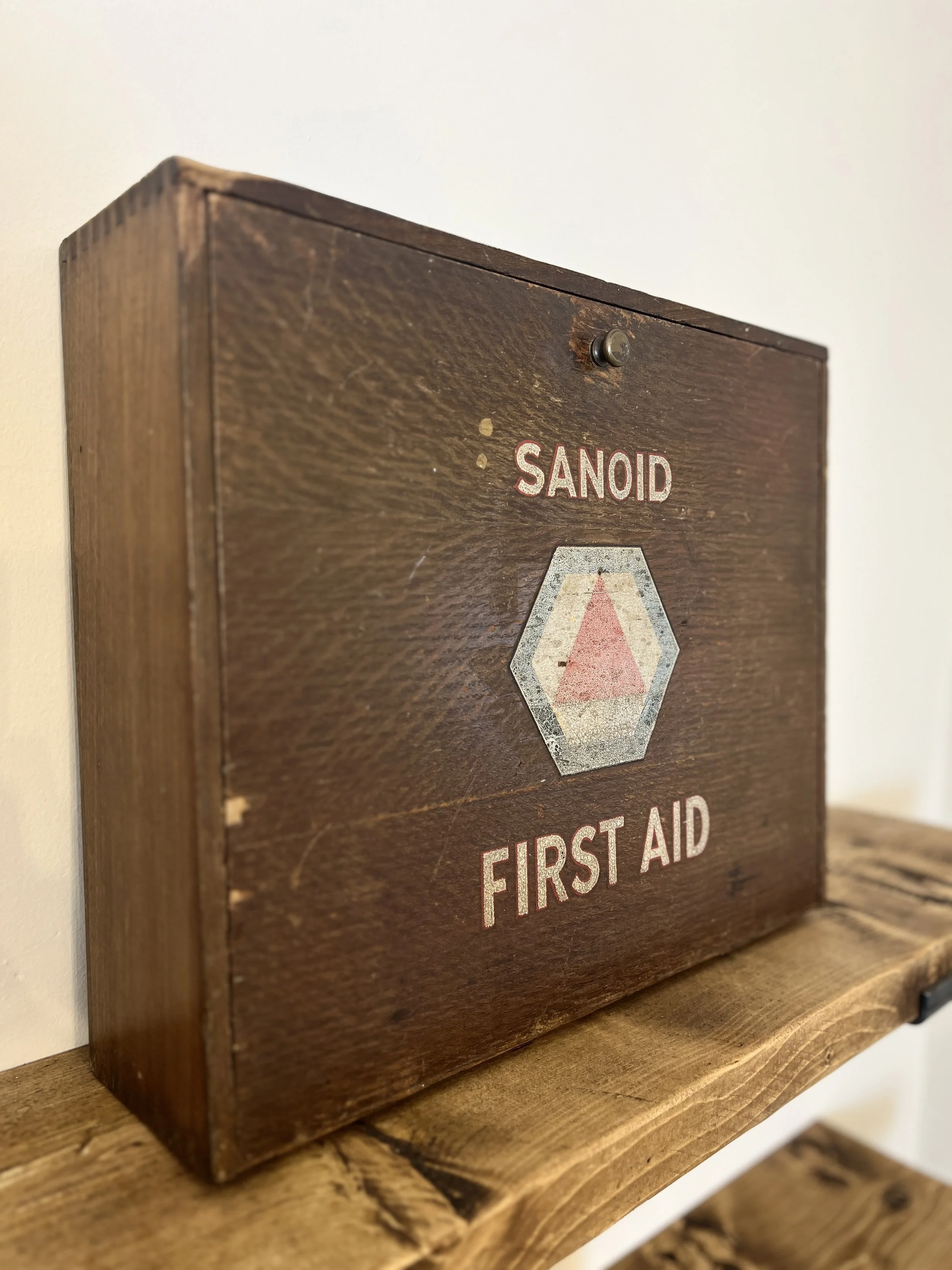 ev-home-large-vintage-sanoid-first-aid-box-5.jpg