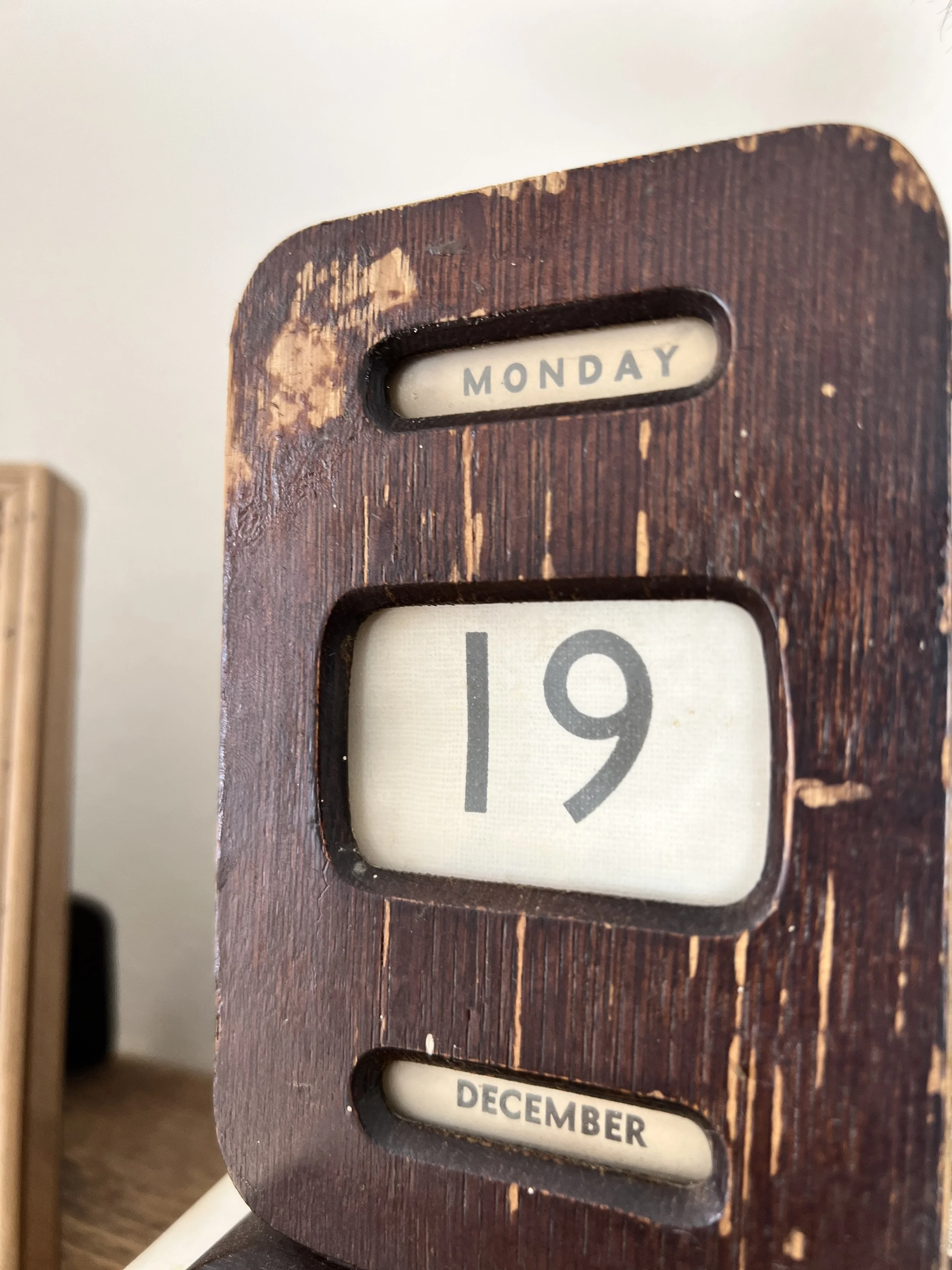 ev-home-vintage-perpetual-desk-calendar-4.jpg