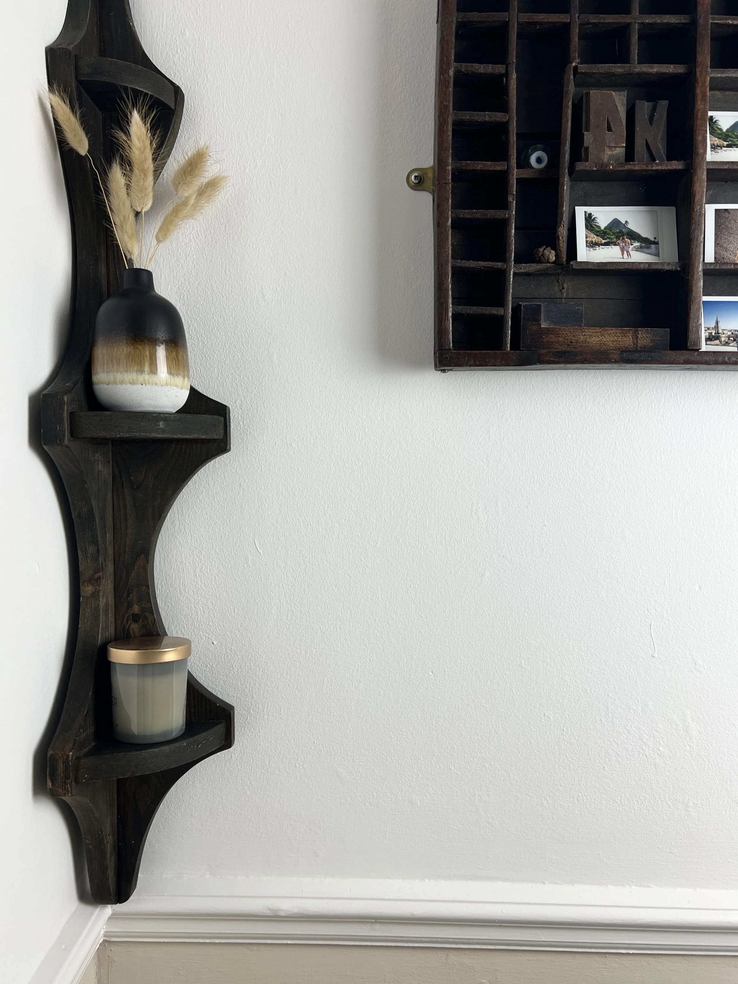 ev-home-rustic-wooden-corner-shelf-1.jpg
