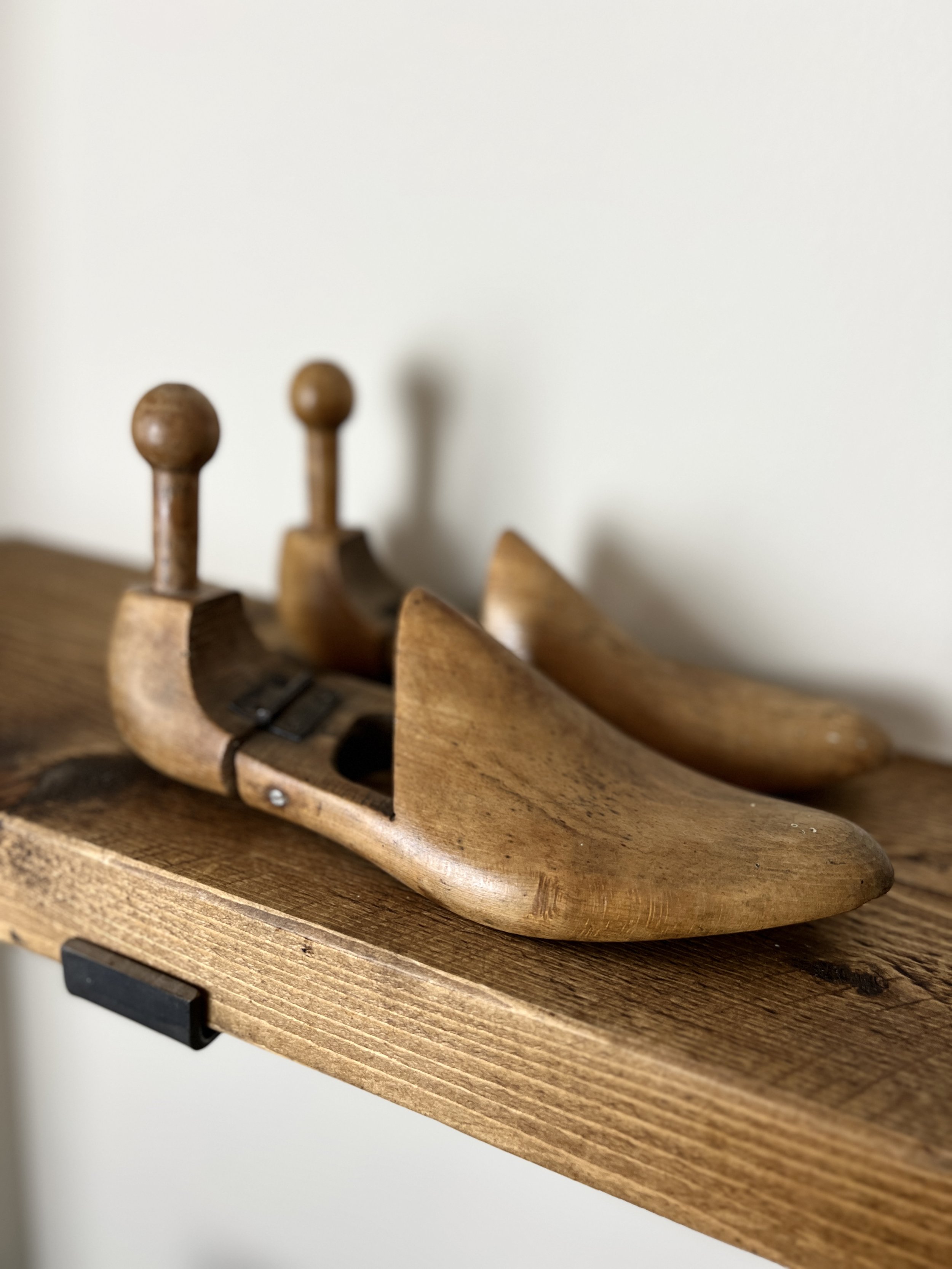 ev-home-pair-vintage-wooden-shoe-trees-3.jpg