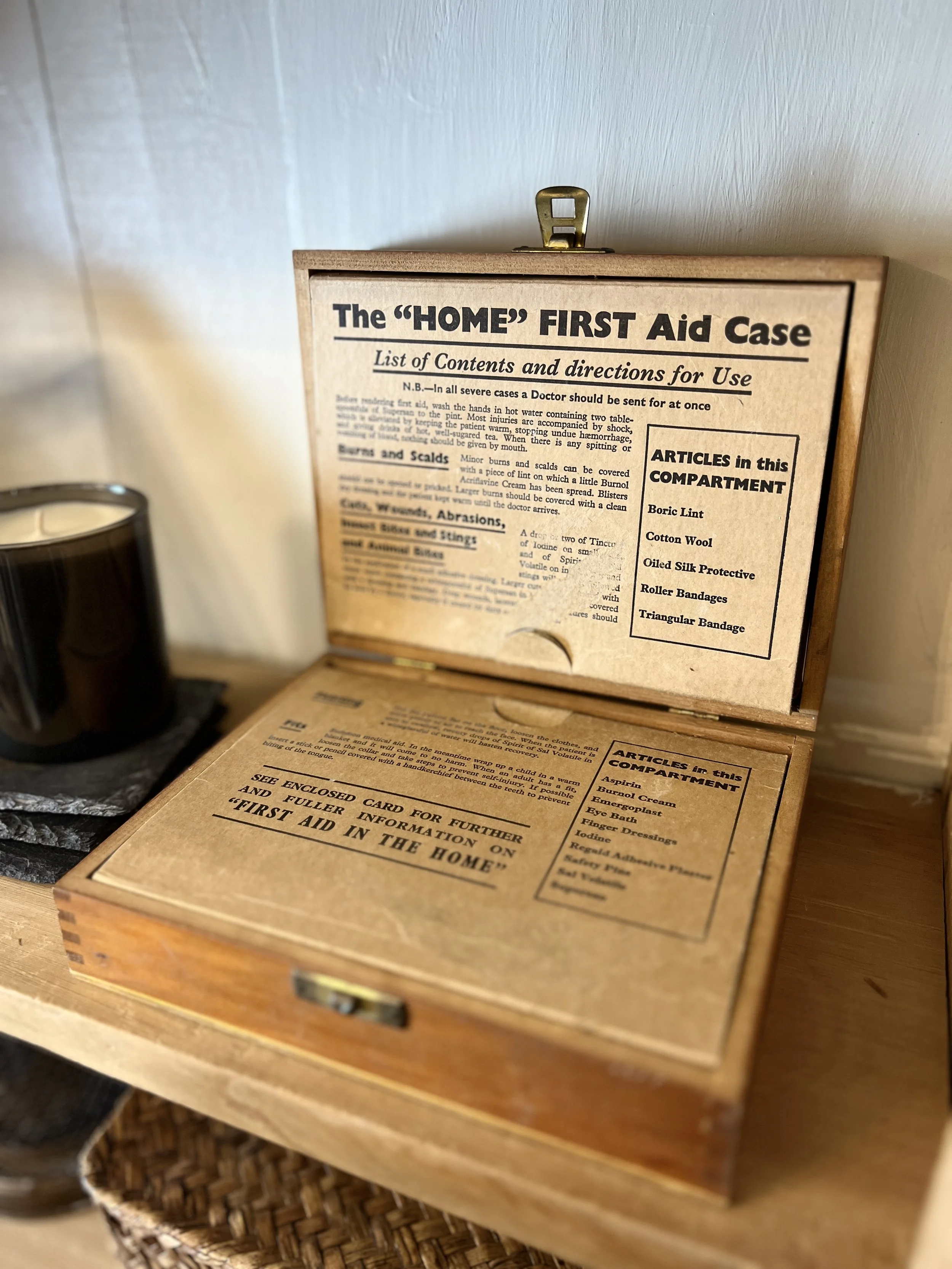 ev-home-vintage-wooden-home-first-aid-case-5.jpg