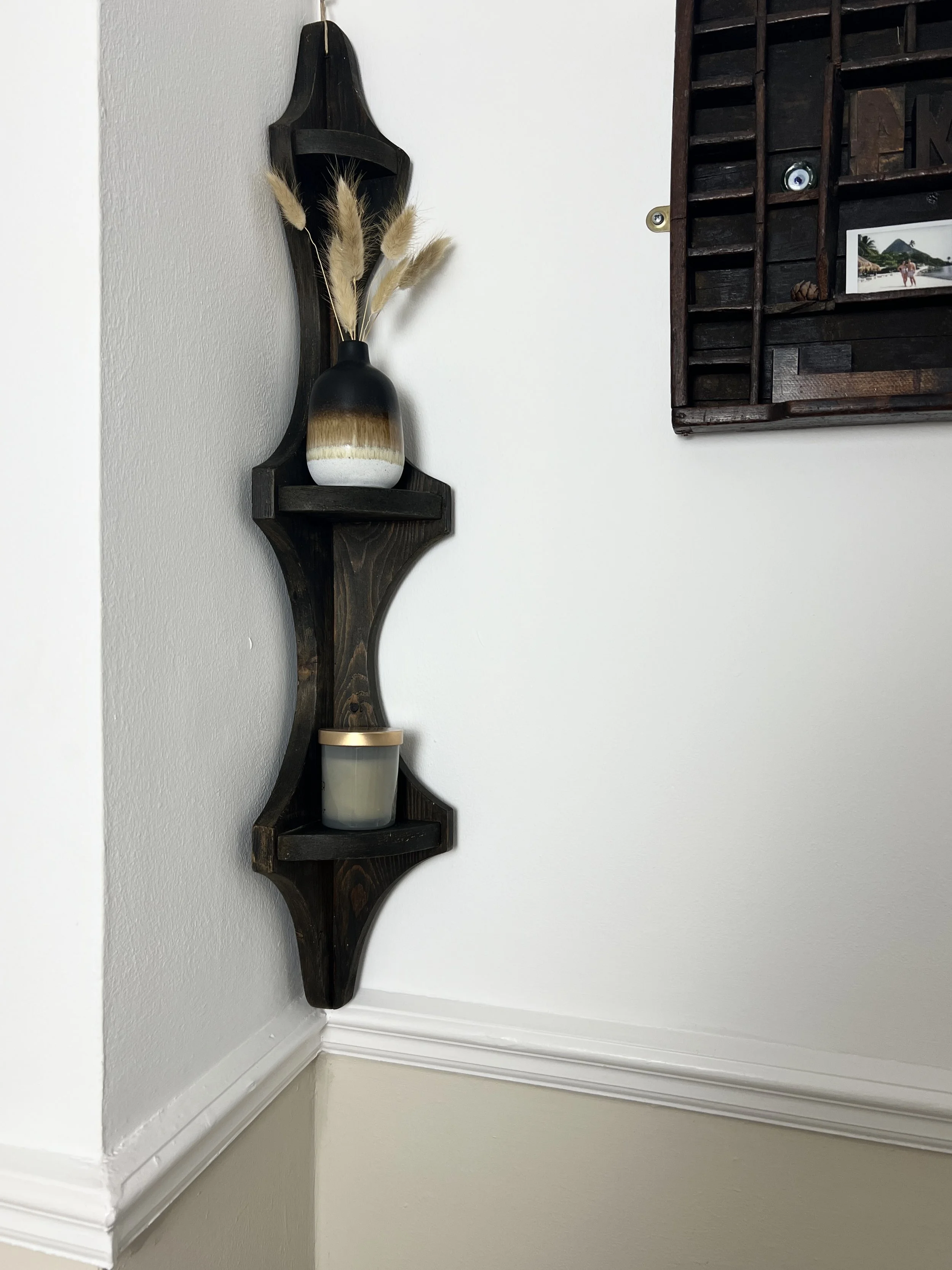 ev-home-rustic-wooden-corner-shelf-6.jpg