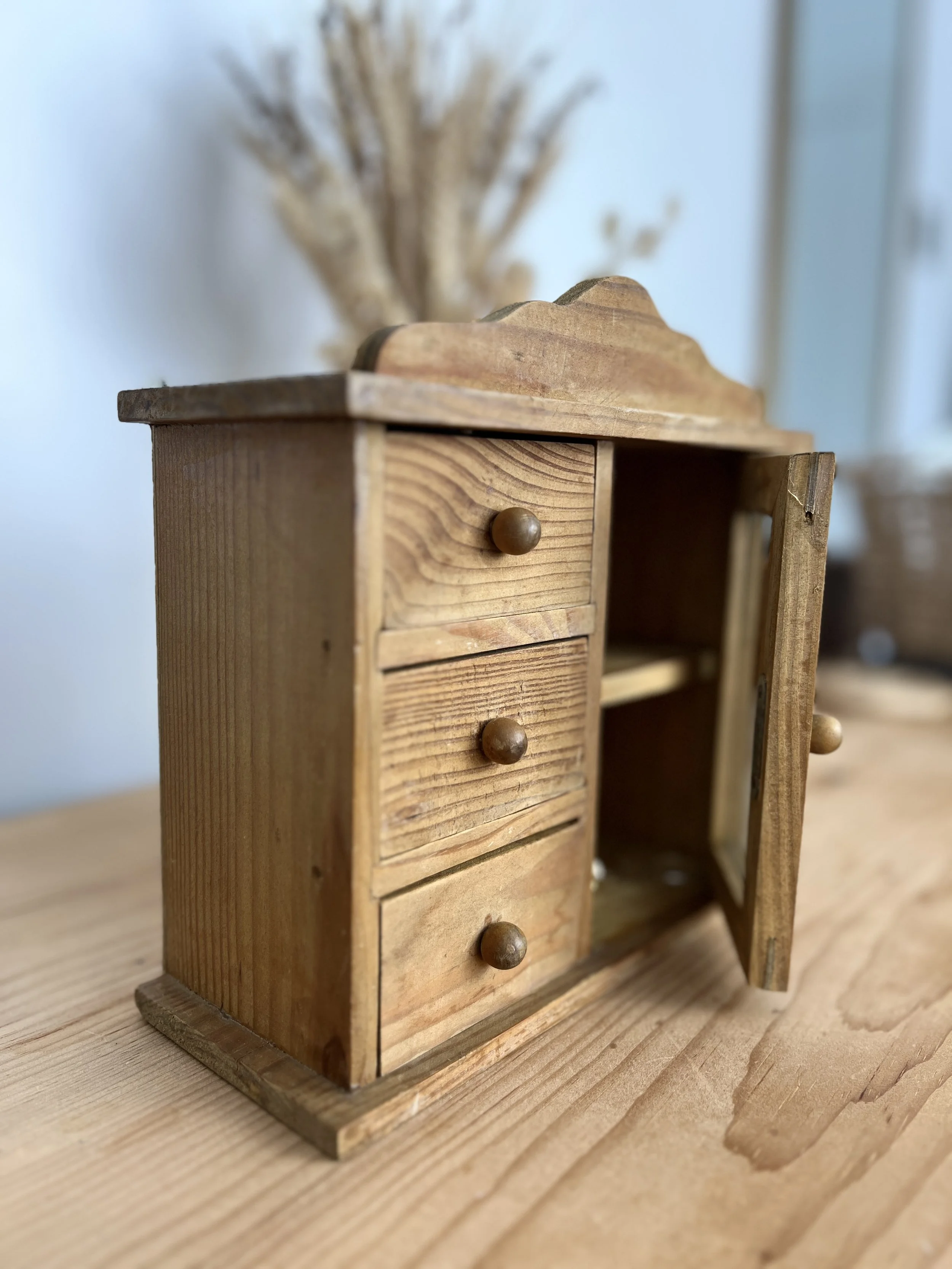 ev-home-vintage-wooden-trinket-cabinet-2.jpg