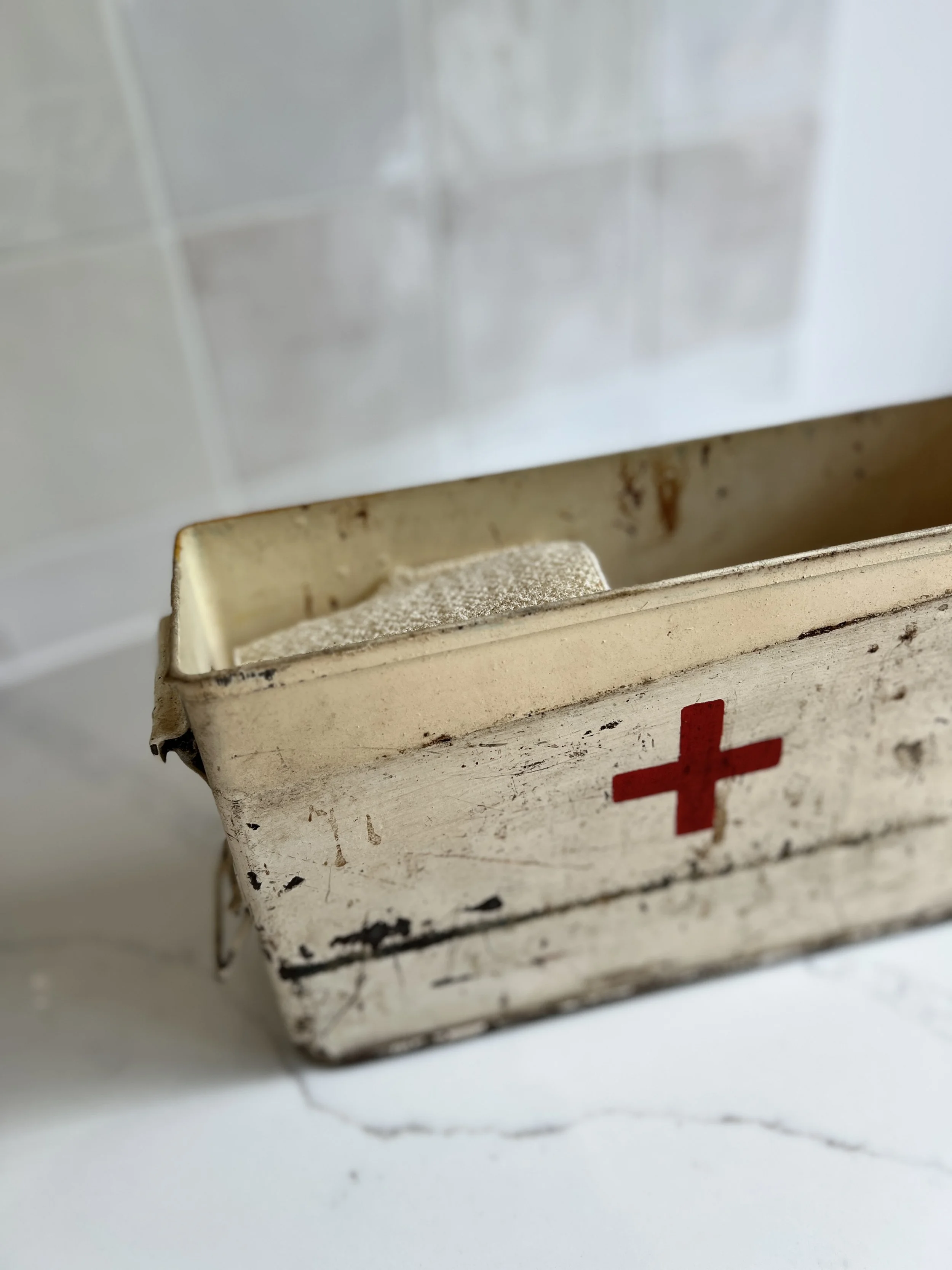 ev-home-vintage-british-military-first-aid-box-with-contents-6.jpg