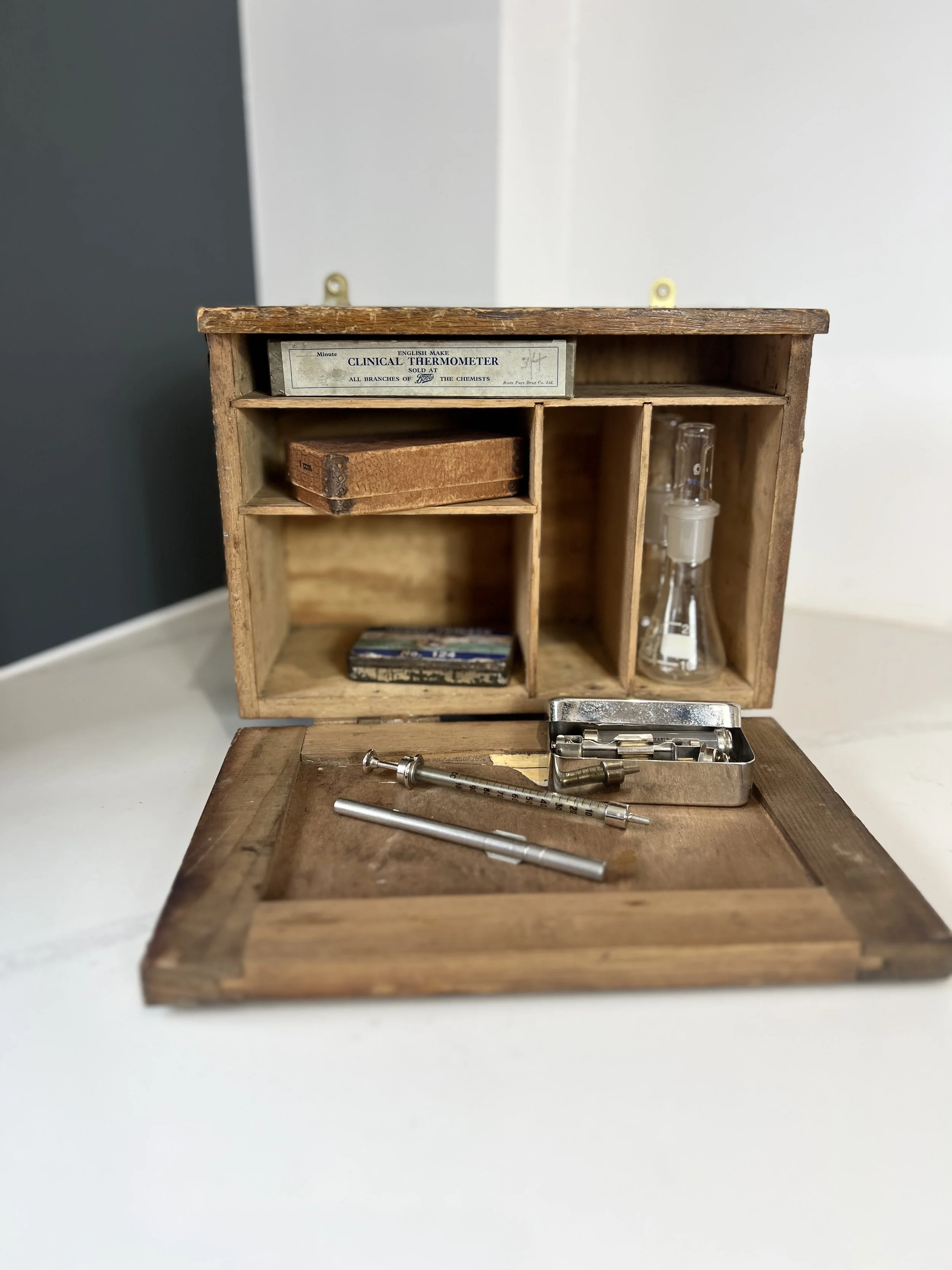 ev-home-vintage-paragon-first-aid-box-5.jpg