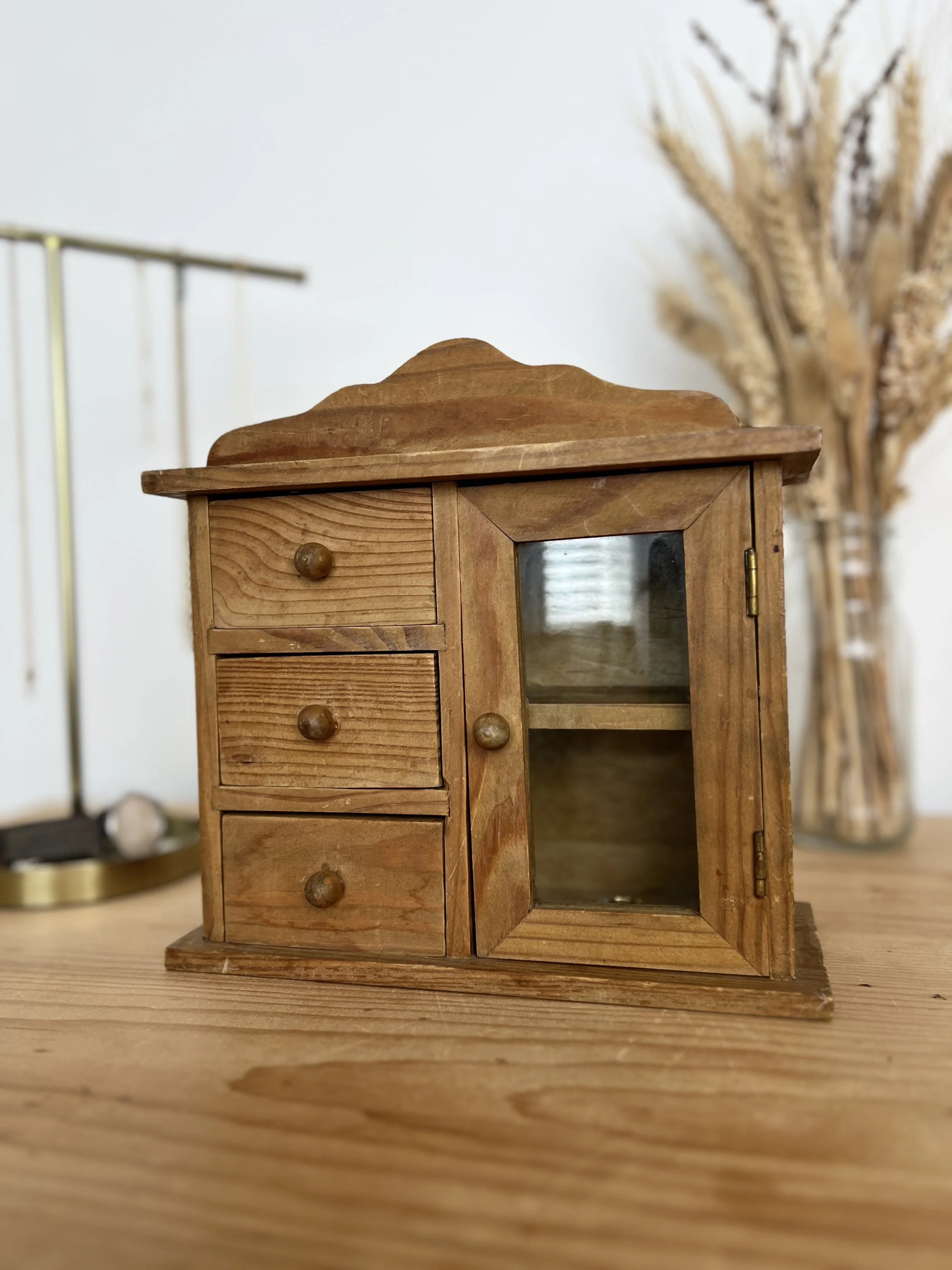ev-home-vintage-wooden-trinket-cabinet-3.jpg
