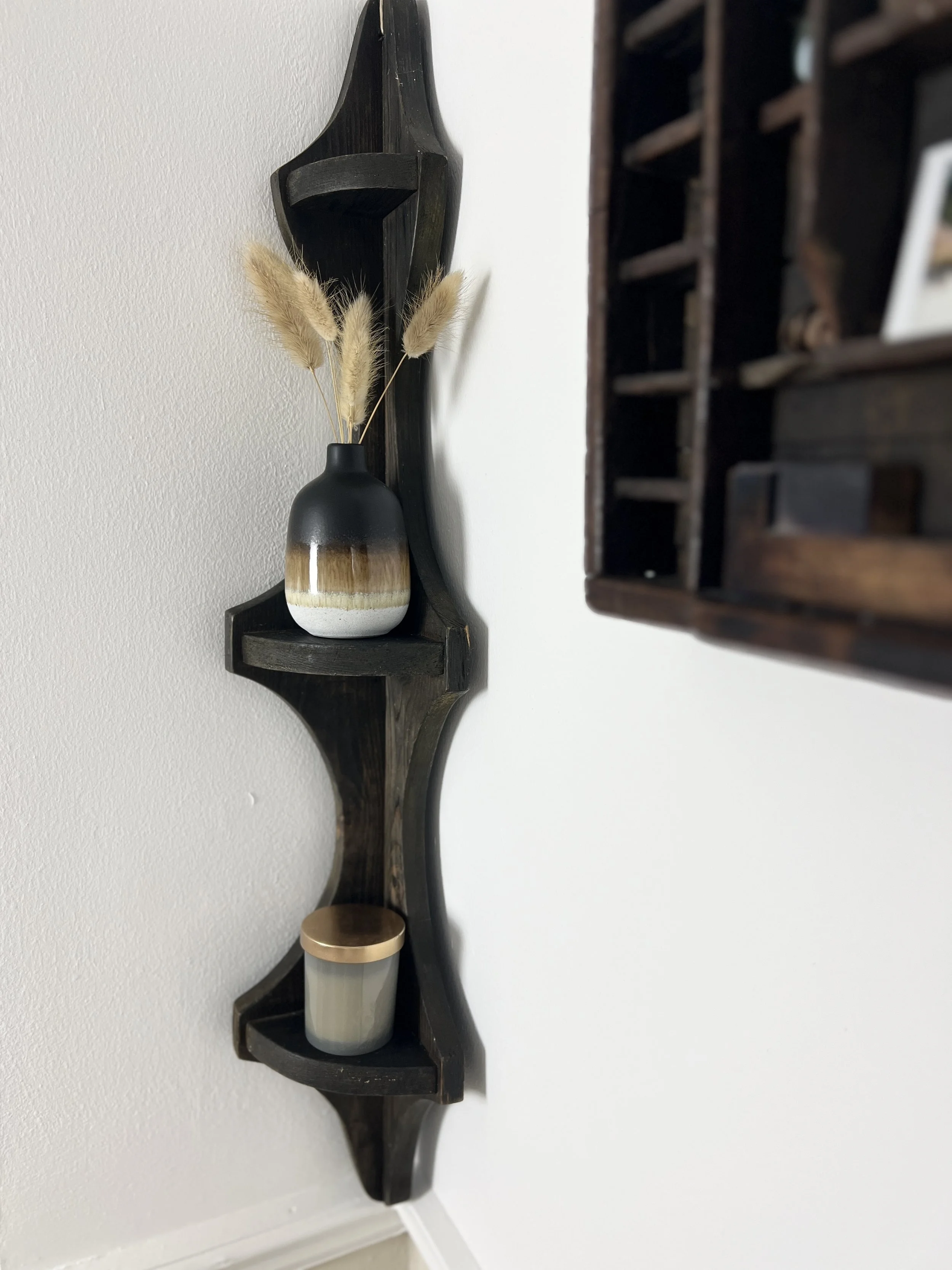 ev-home-rustic-wooden-corner-shelf-7.jpg