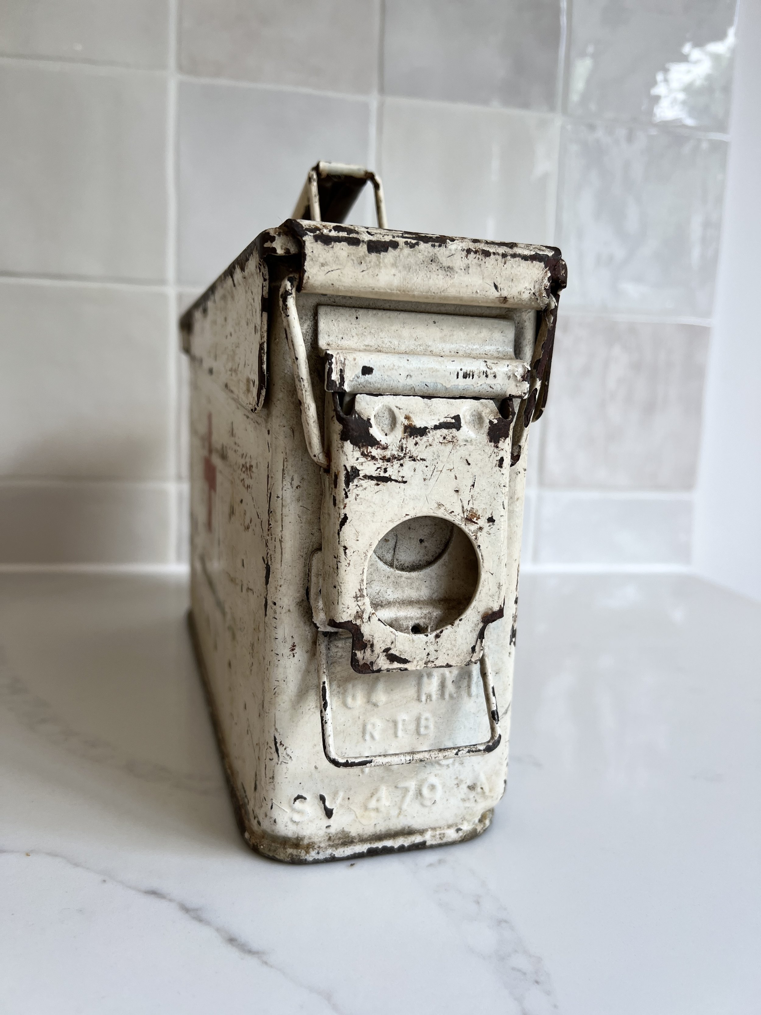 ev-home-vintage-british-military-first-aid-box-with-contents-3.jpg
