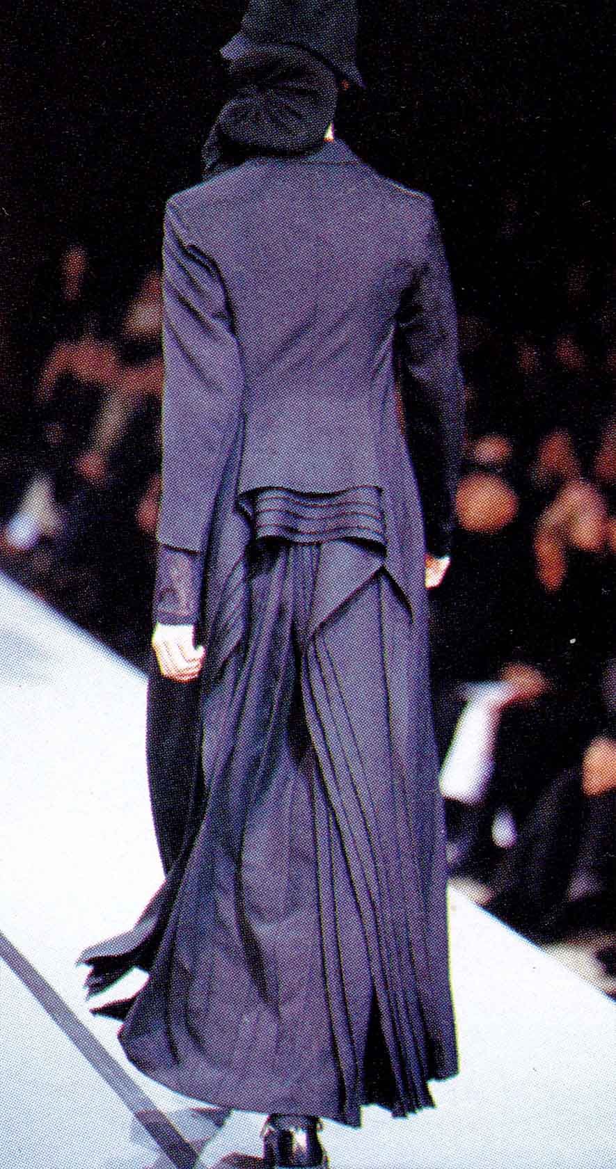 Yohji Yamamoto, Autumn/Winter 1995-1996 — My Clothing Archive Yohji Yamamoto, Autumn/Winter 1995-1996 — My Clothing Archive