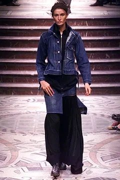 Yohji Yamamoto, Autumn/Winter 2002-2003 — My Clothing Archive Yohji Yamamoto, Autumn/Winter 2002-2003 — My Clothing Archive