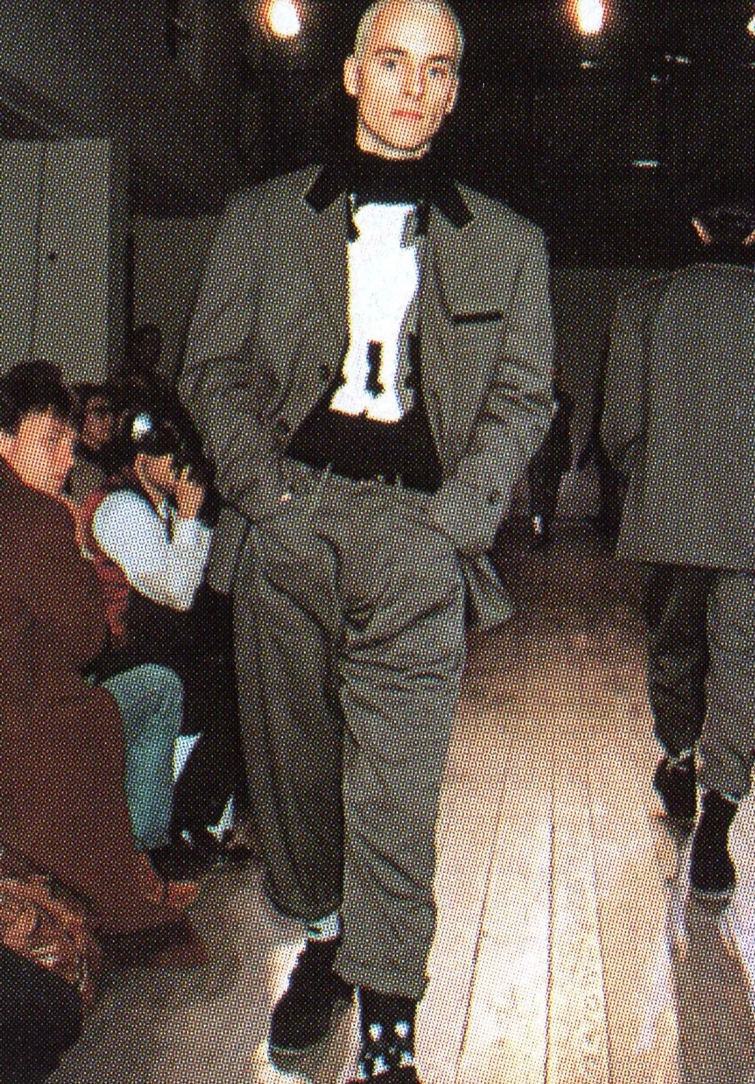 YYPH_AW87_MHF_102_02.jpg