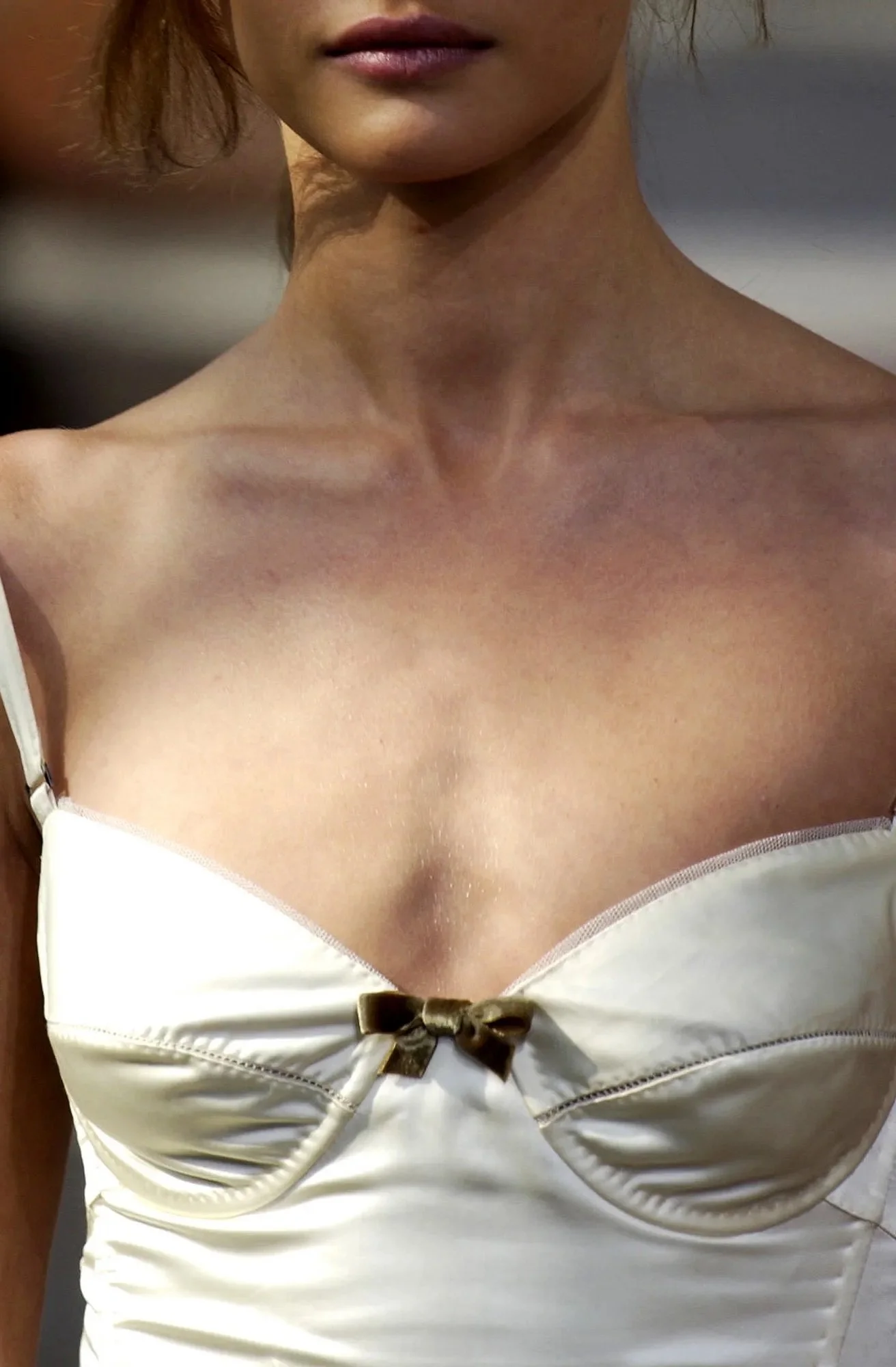 00130h-louis-vuitton-spring-2003-ready-to-wear-detail.jpeg