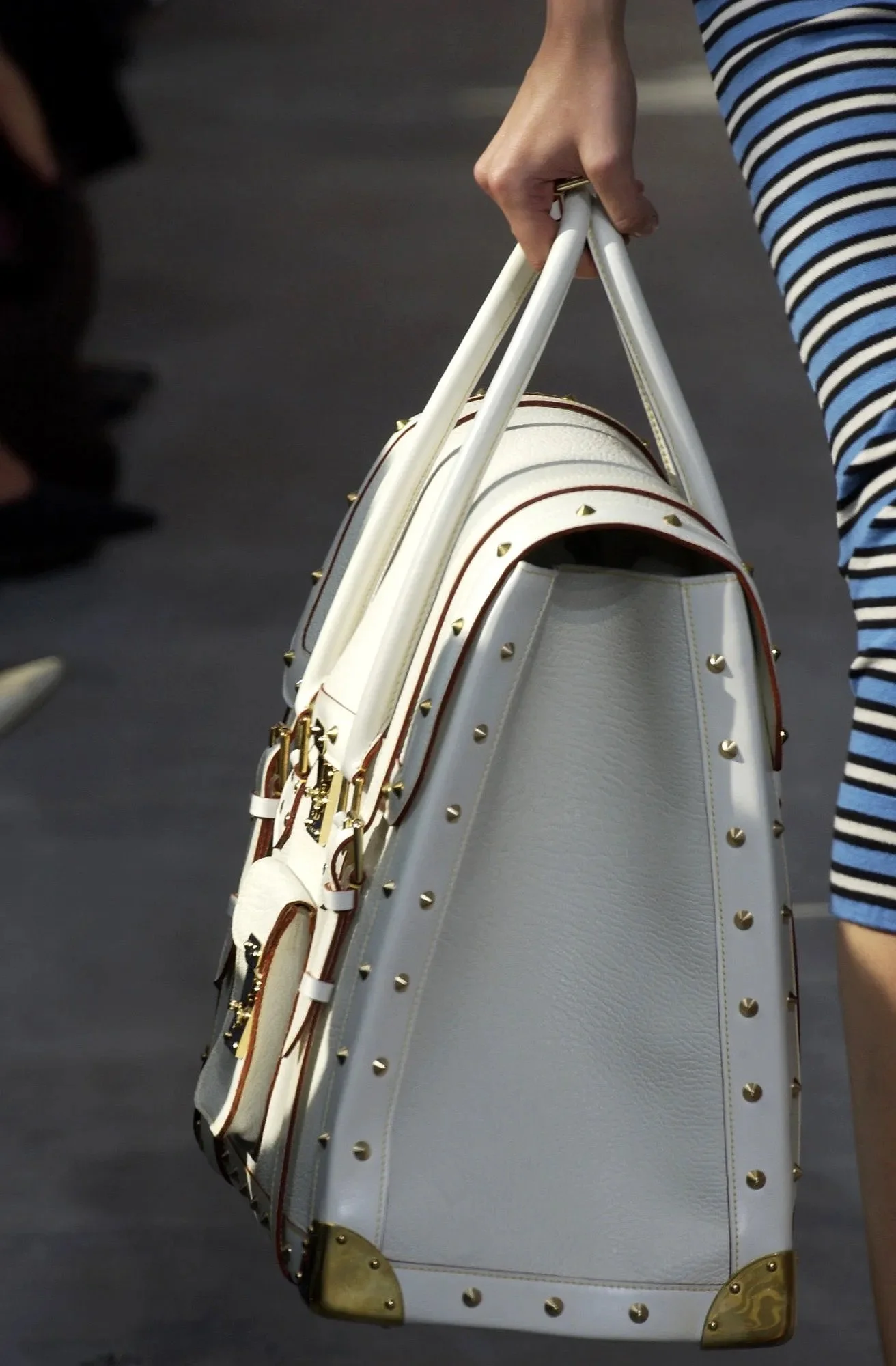 00330h-1-louis-vuitton-spring-2003-ready-to-wear-detail.jpeg