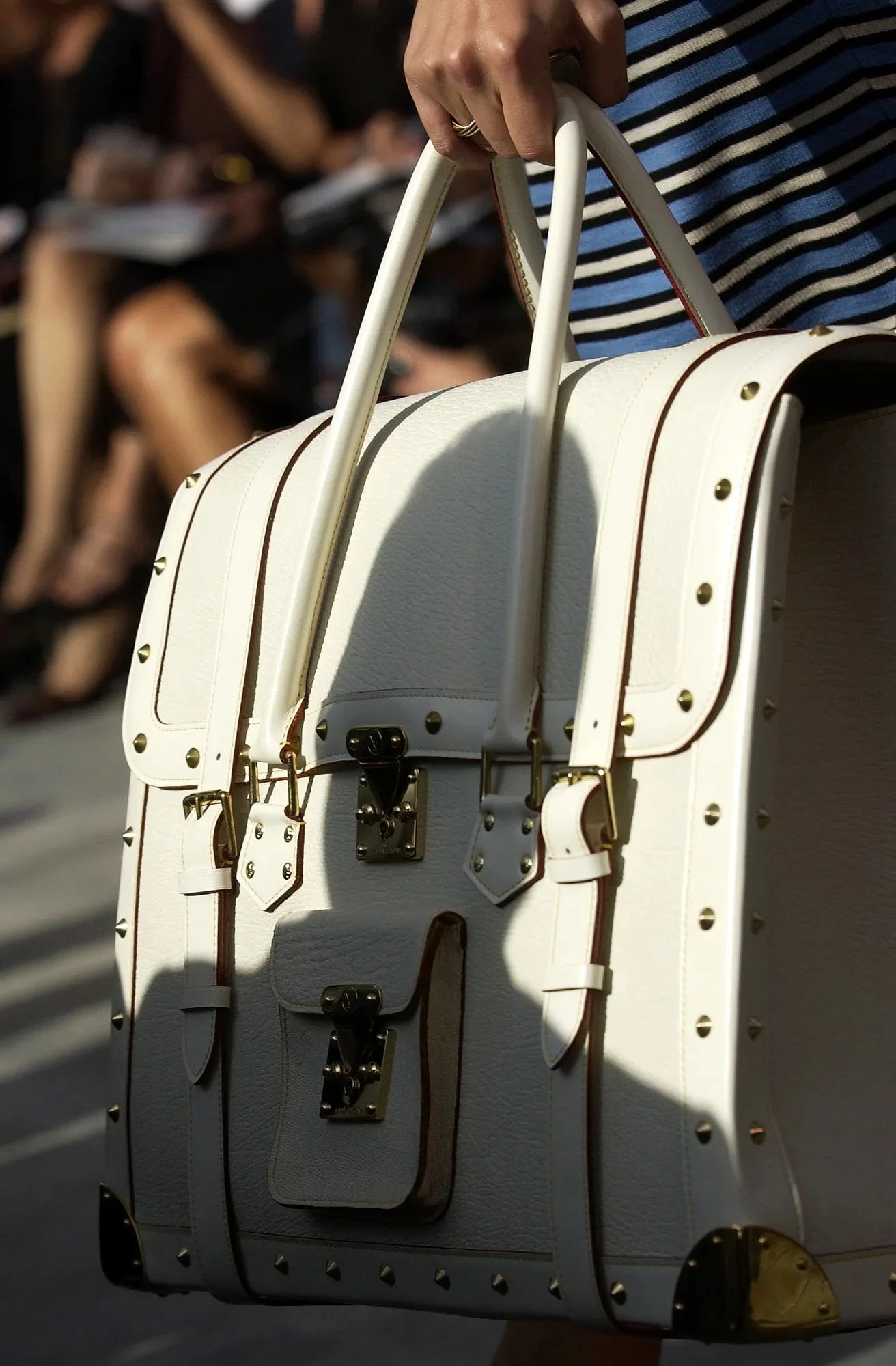 00330h-2-louis-vuitton-spring-2003-ready-to-wear-detail.jpeg