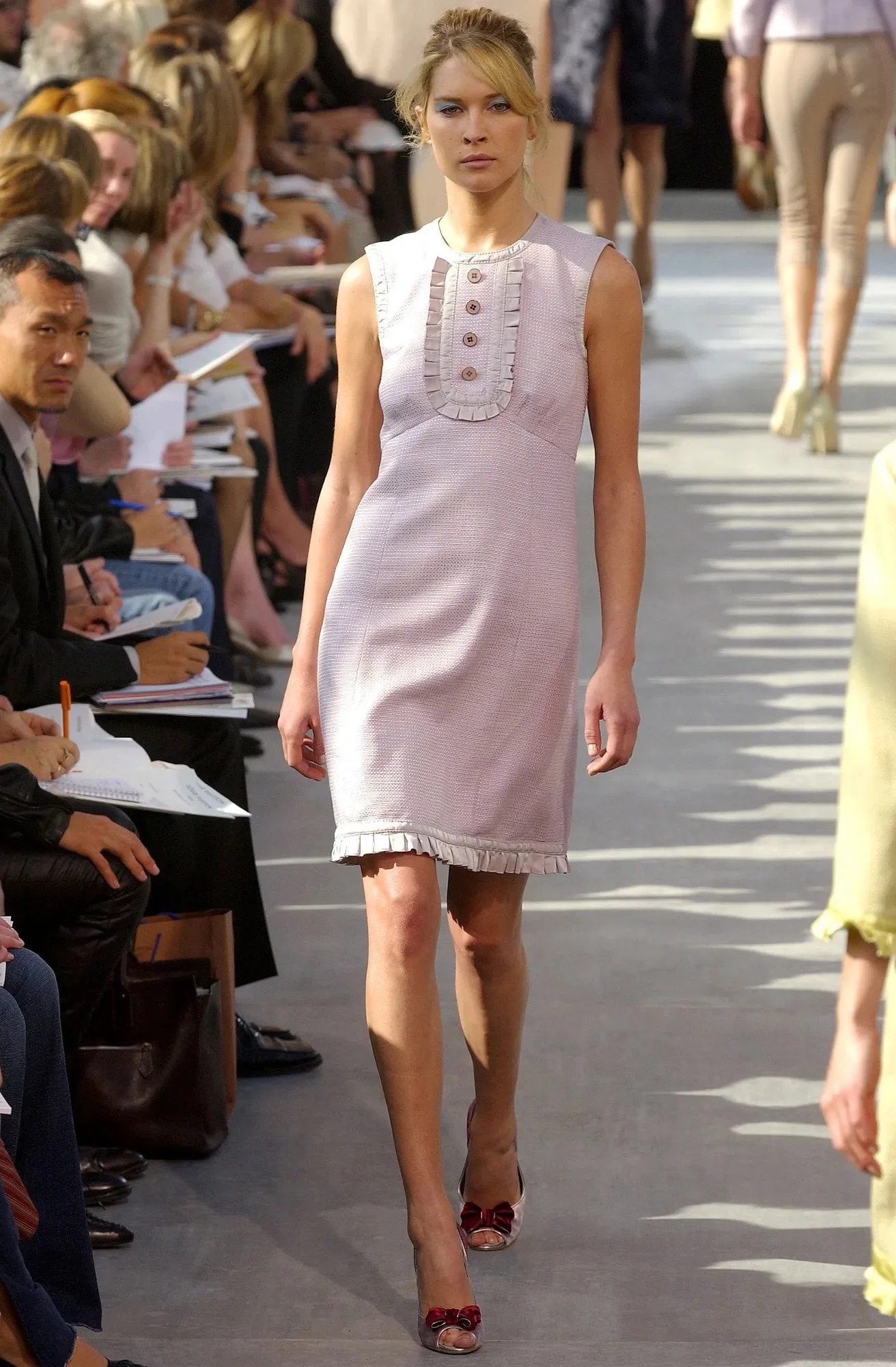 00410h-louis-vuitton-spring-2003-ready-to-wear-erin-wasson.jpeg
