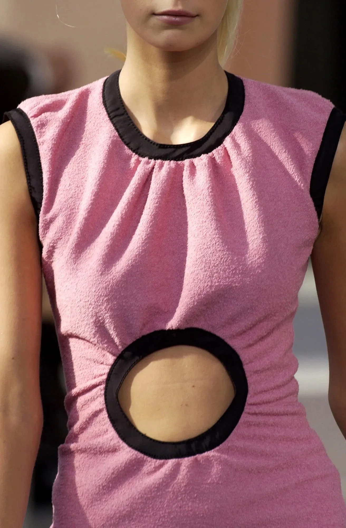 00540h-1-louis-vuitton-spring-2003-ready-to-wear-detail.jpeg