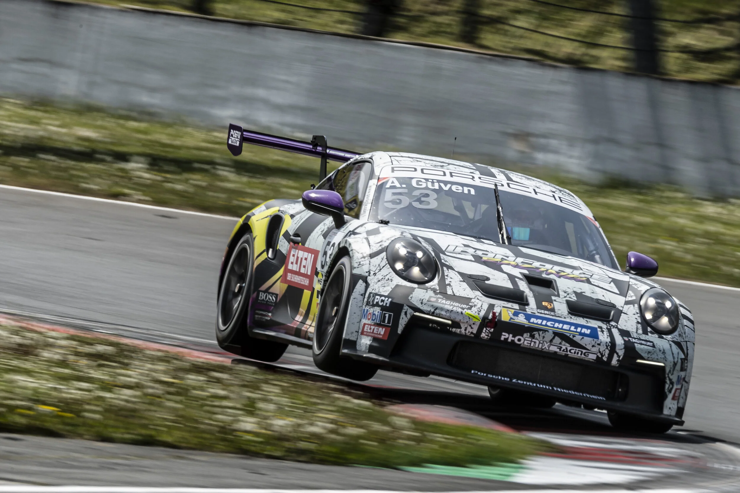 First victory in the German Carrera Cup: Güven wins in Oschersleben