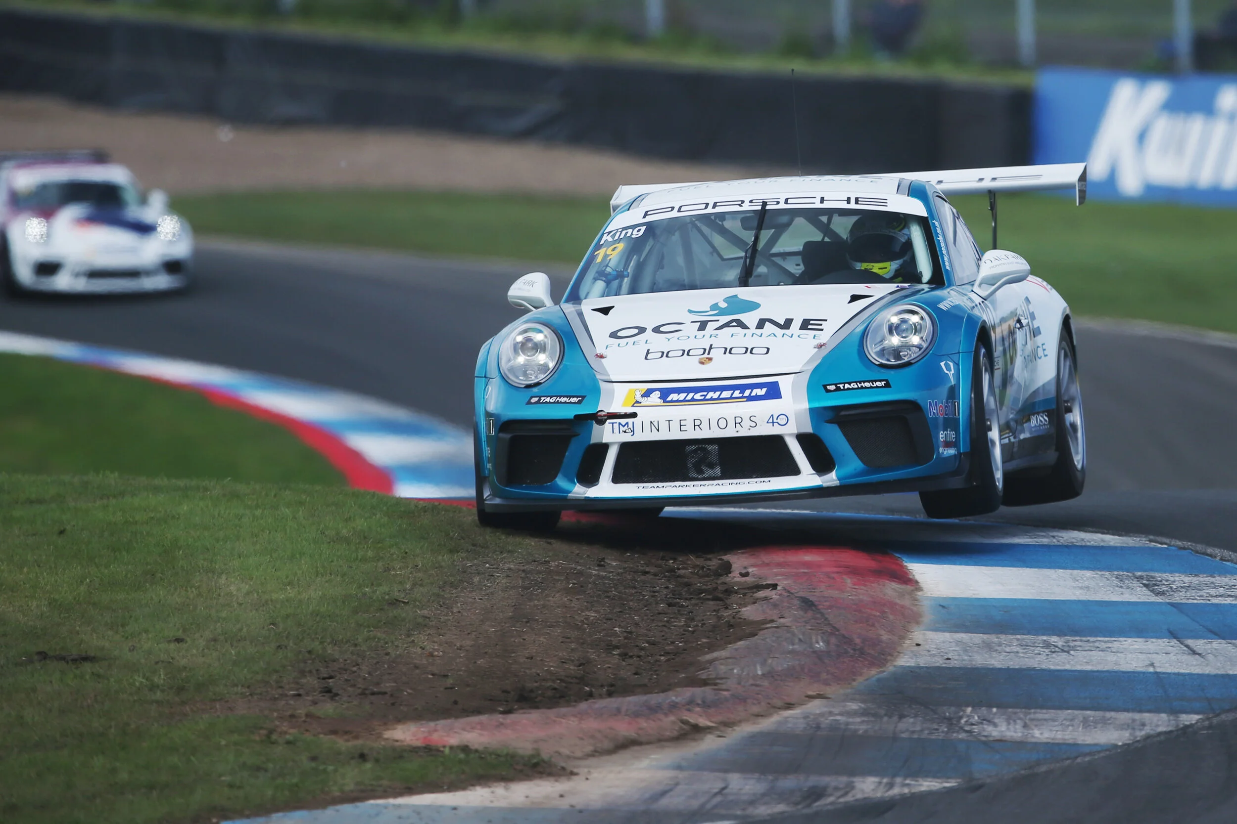 King back on top while Sherwood steps towards third-straight title