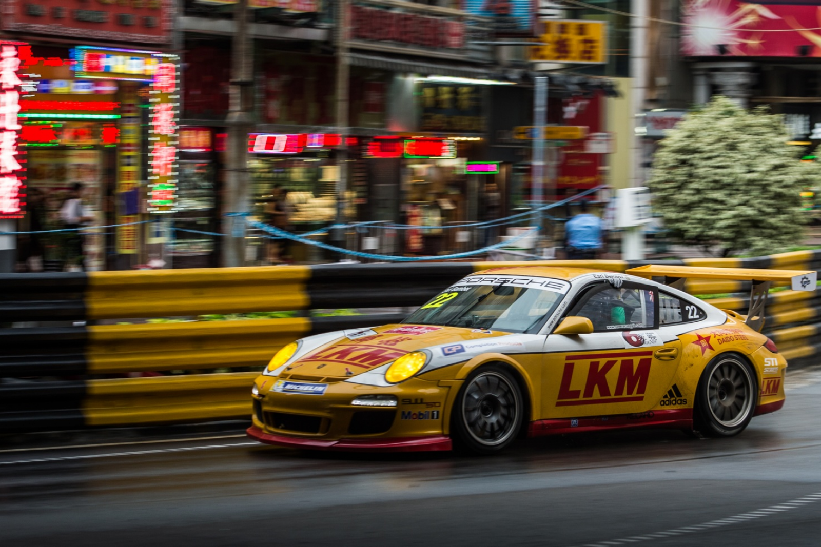 The Porsche Carrera Cup Asia closes out the year with thrilling Macau street race