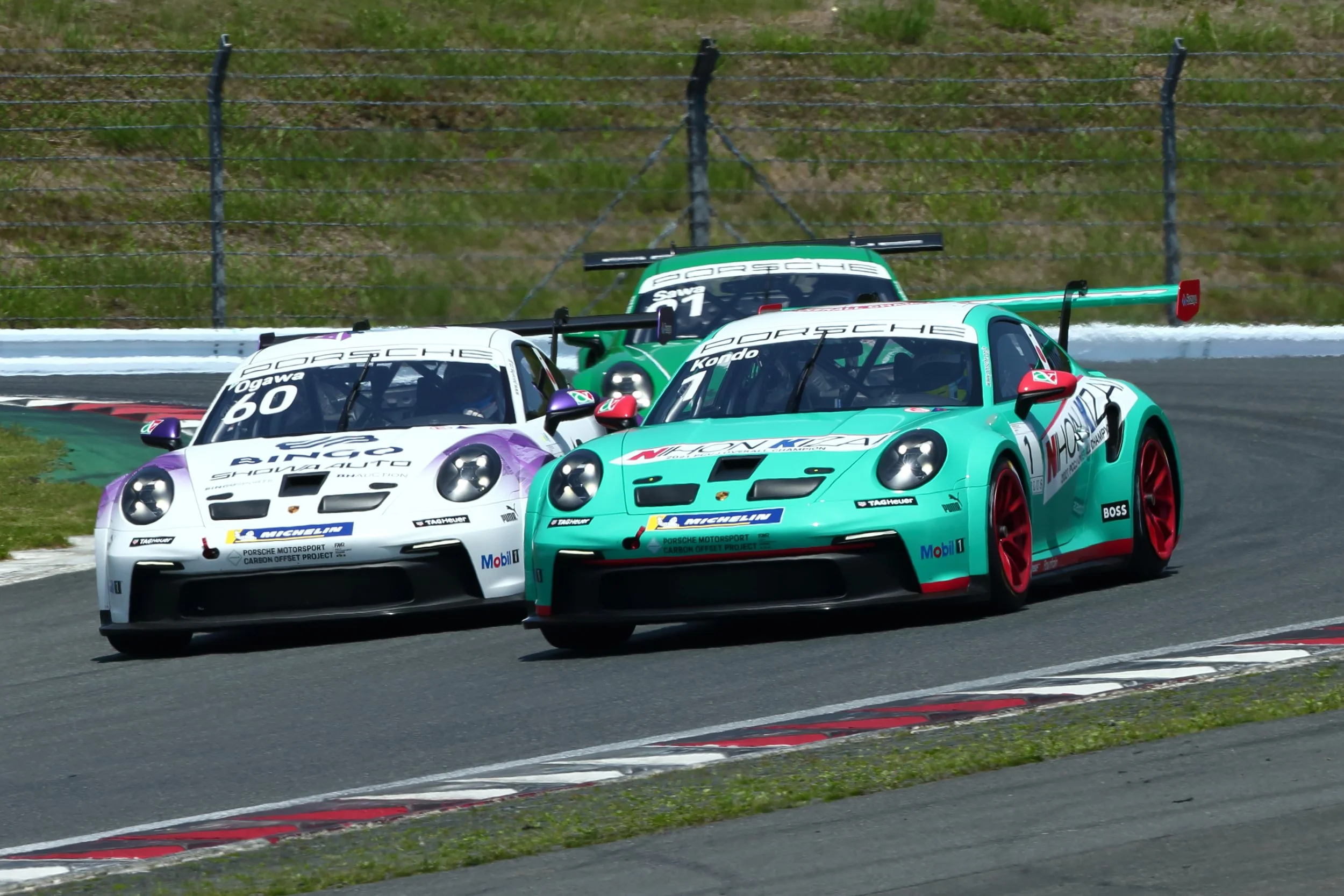 Battle of Champions in the first rounds of Porsche Carrera Cup Japan