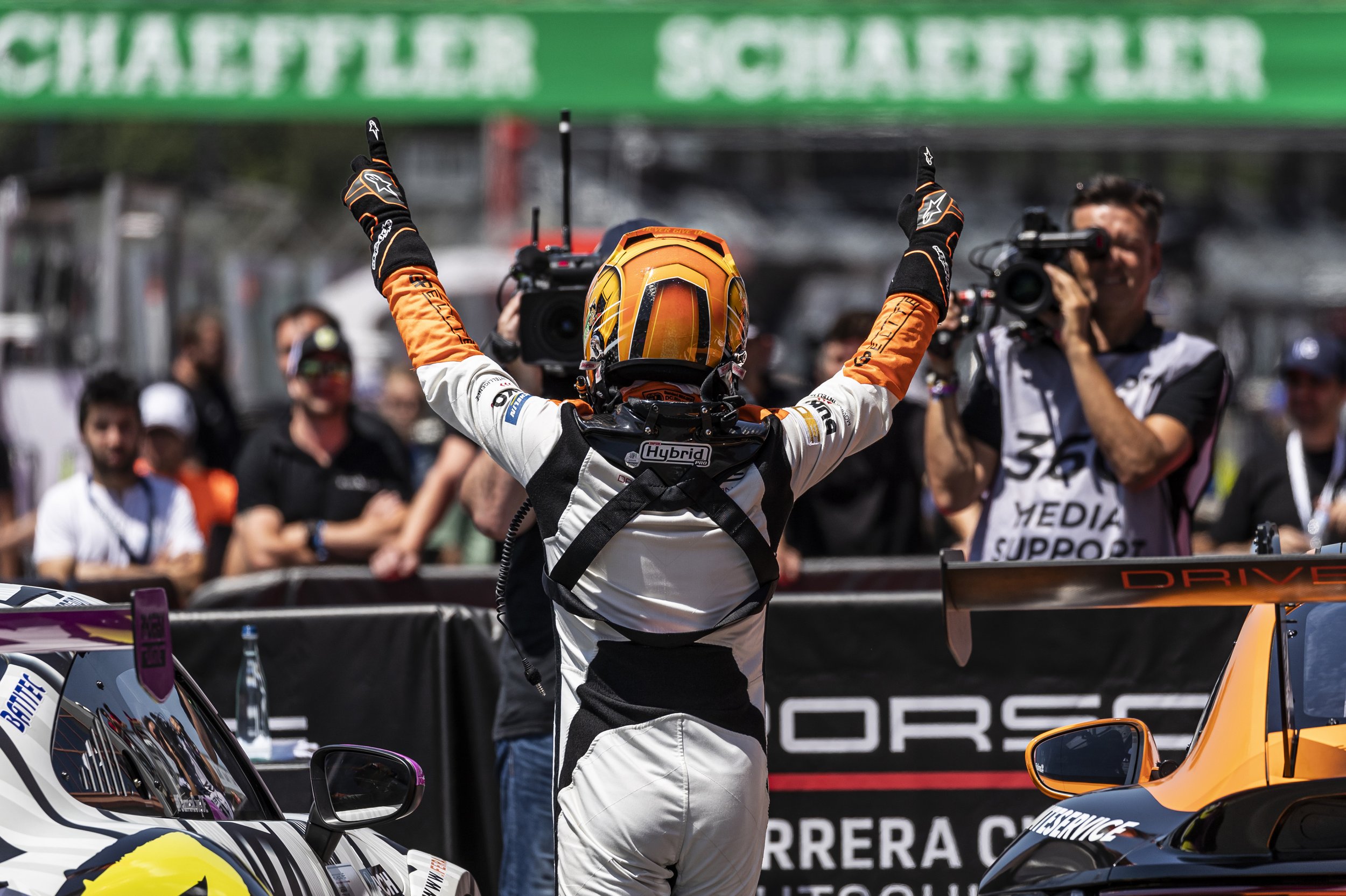 Larry ten Voorde wins at Imola