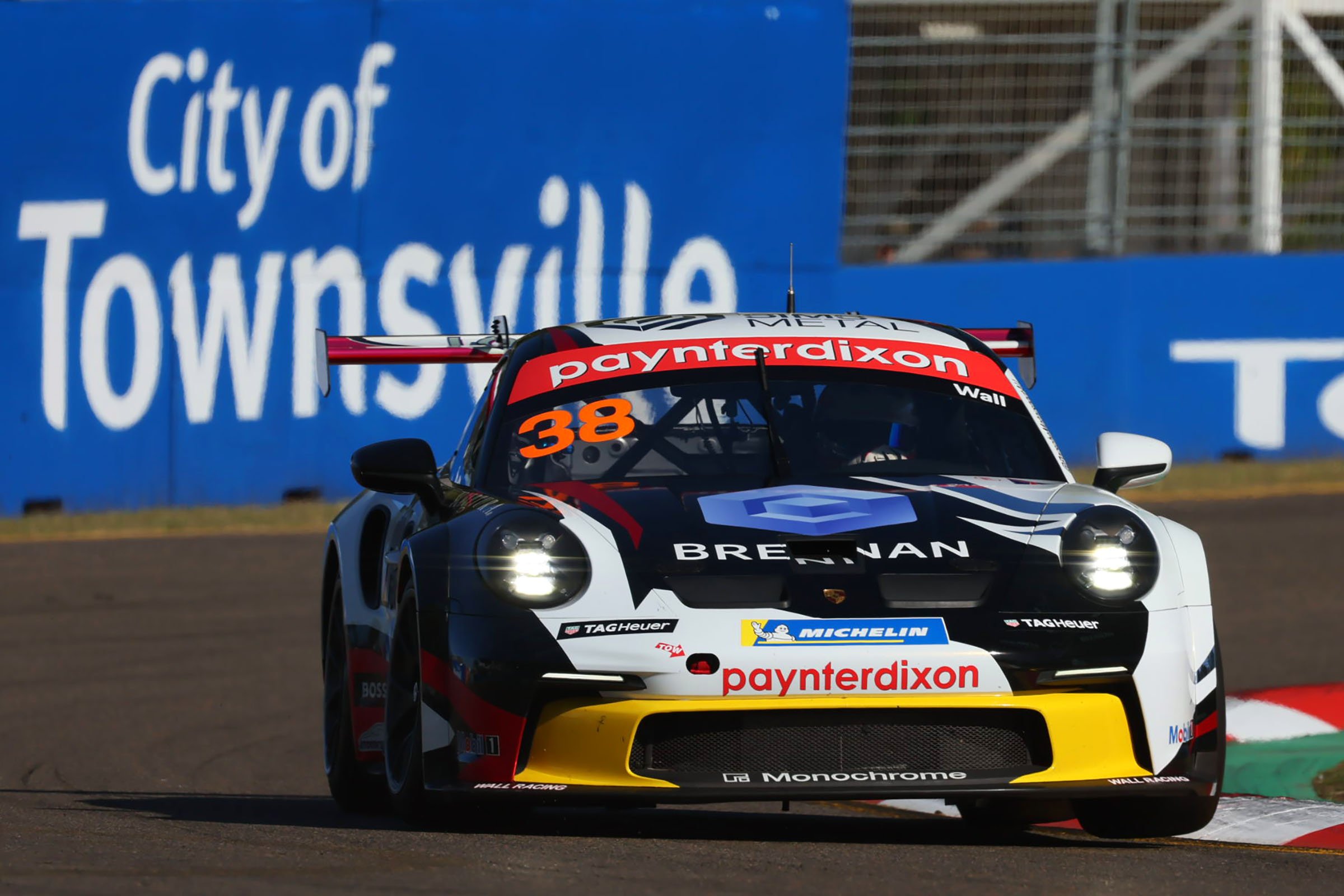 David Wall, Liam Talbot top record-setting Friday at Townsville