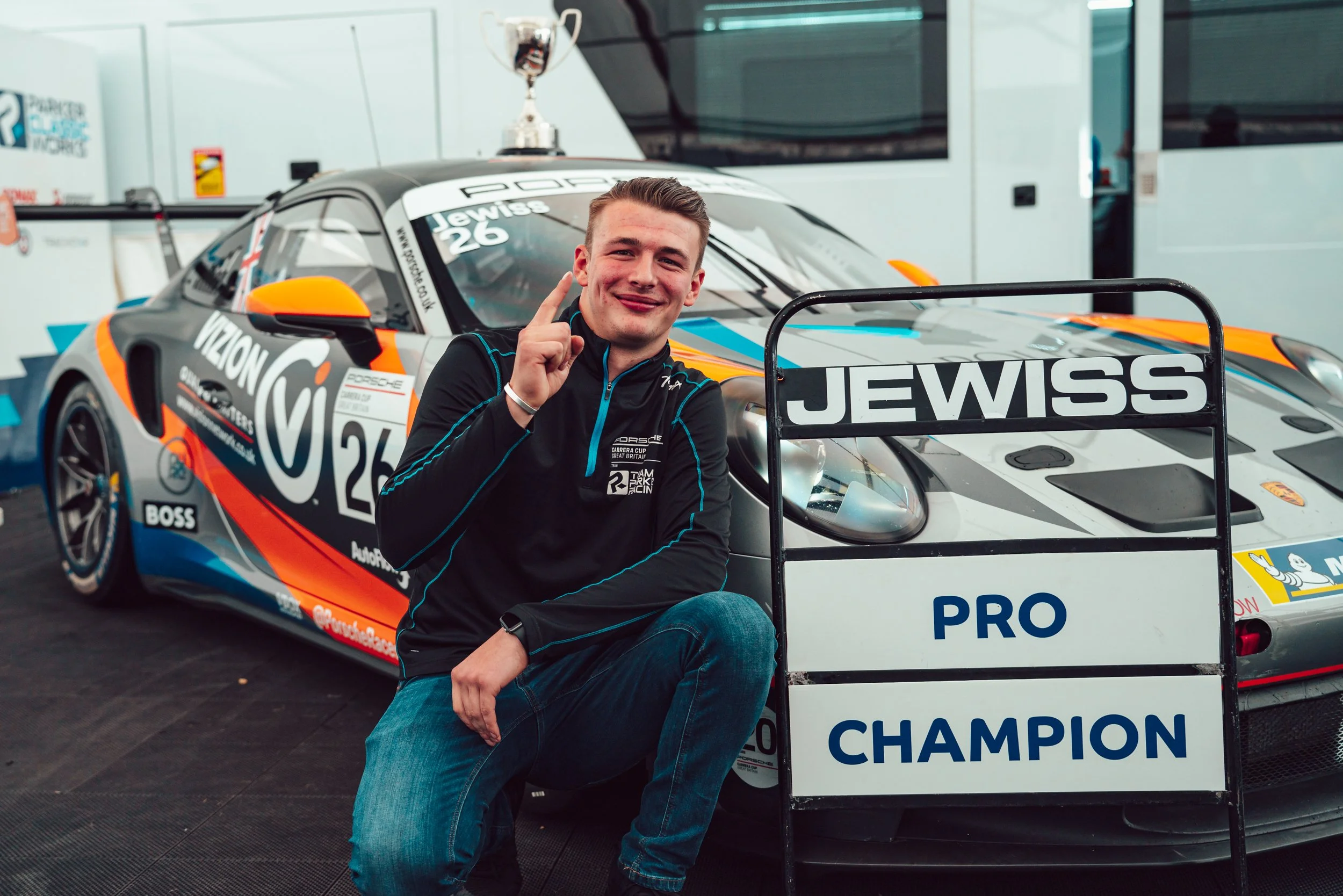 Jewiss crowned 2022 champion at dramatic Brands Hatch finalé