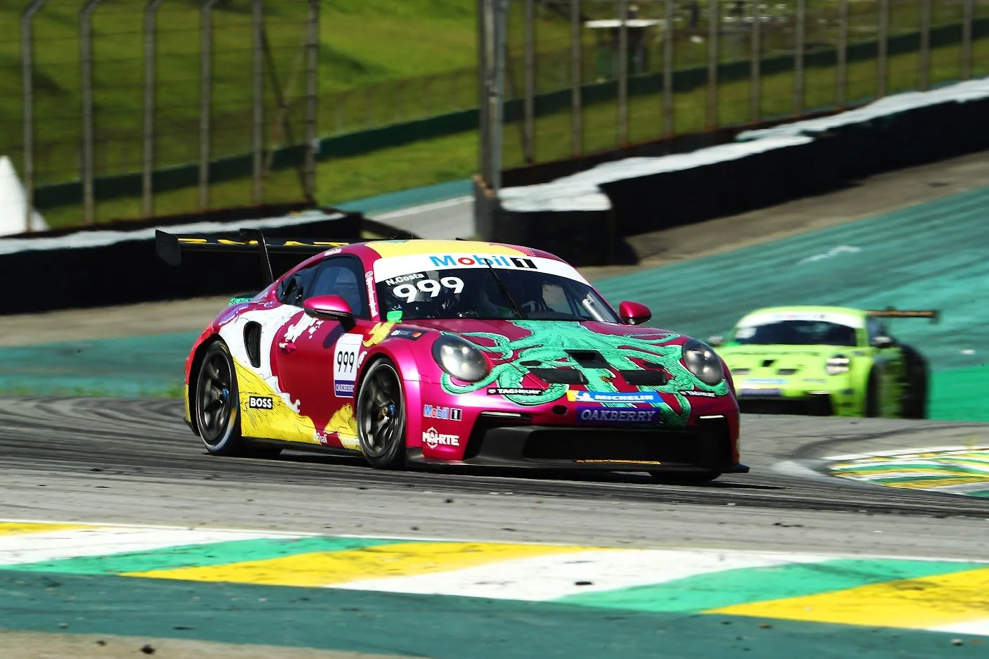 Nicolas Costa is the fastest at the opening of the official schedule