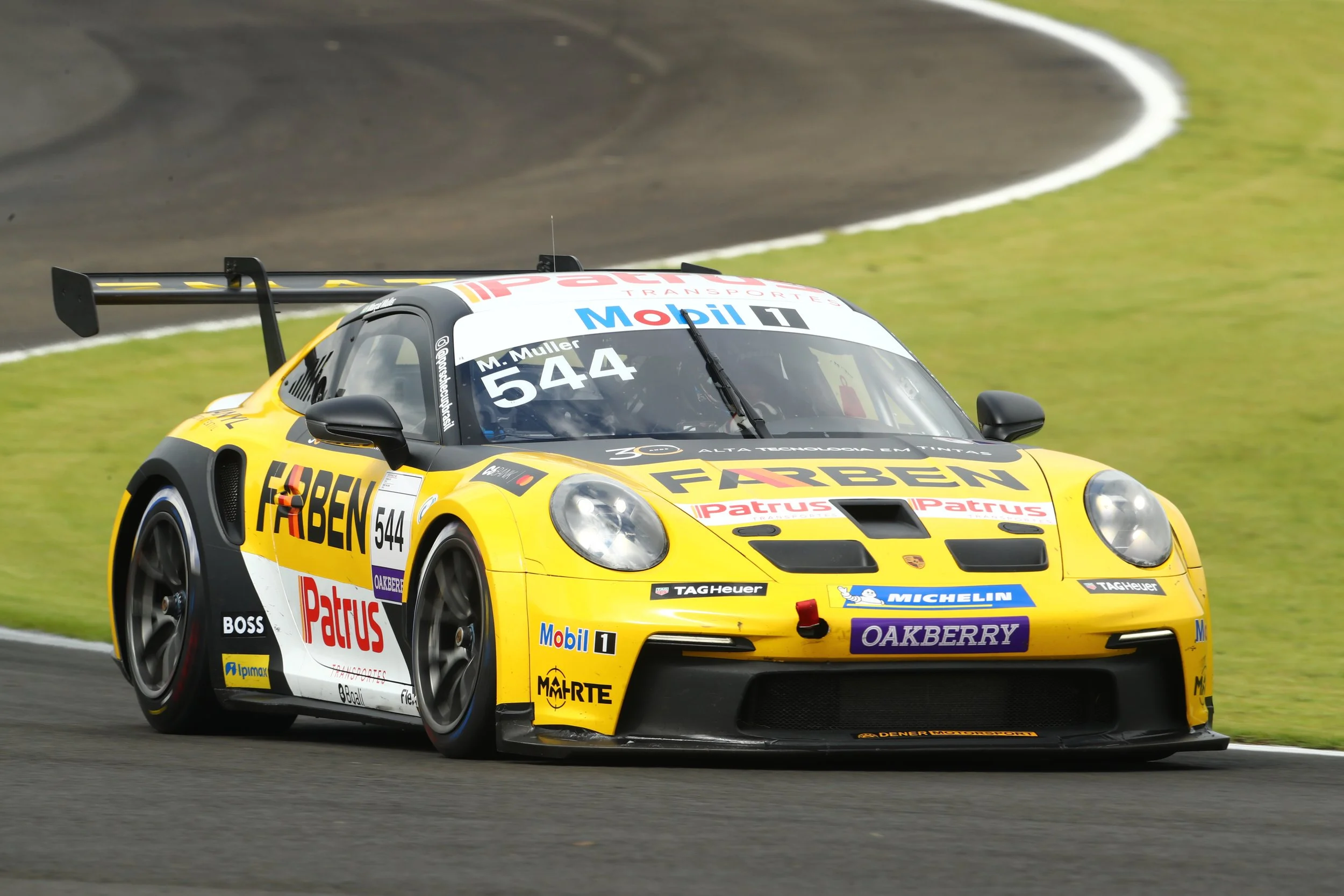 Marçal Muller and Marcelo Tomasoni win the Porsche Cup C6 Bank Mastercard at Velocitta