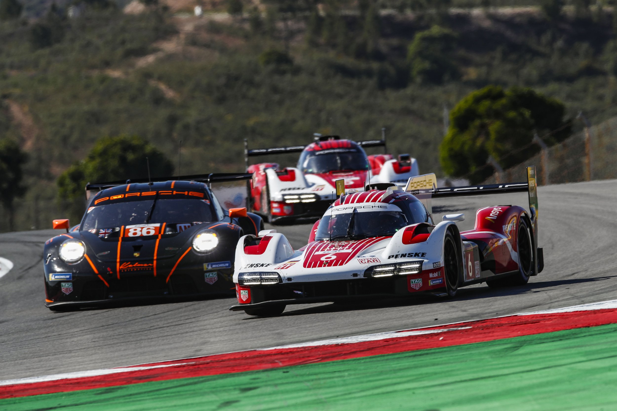 Porsche teams face huge challenges at the WEC season opener