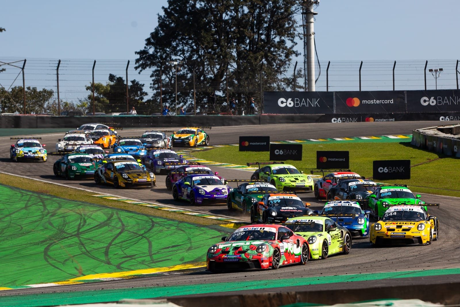 Porsche Cup C6 Bank Mastercard: Nicolas Costa wins for the third time and extends lead at the top of the Carrera Cup