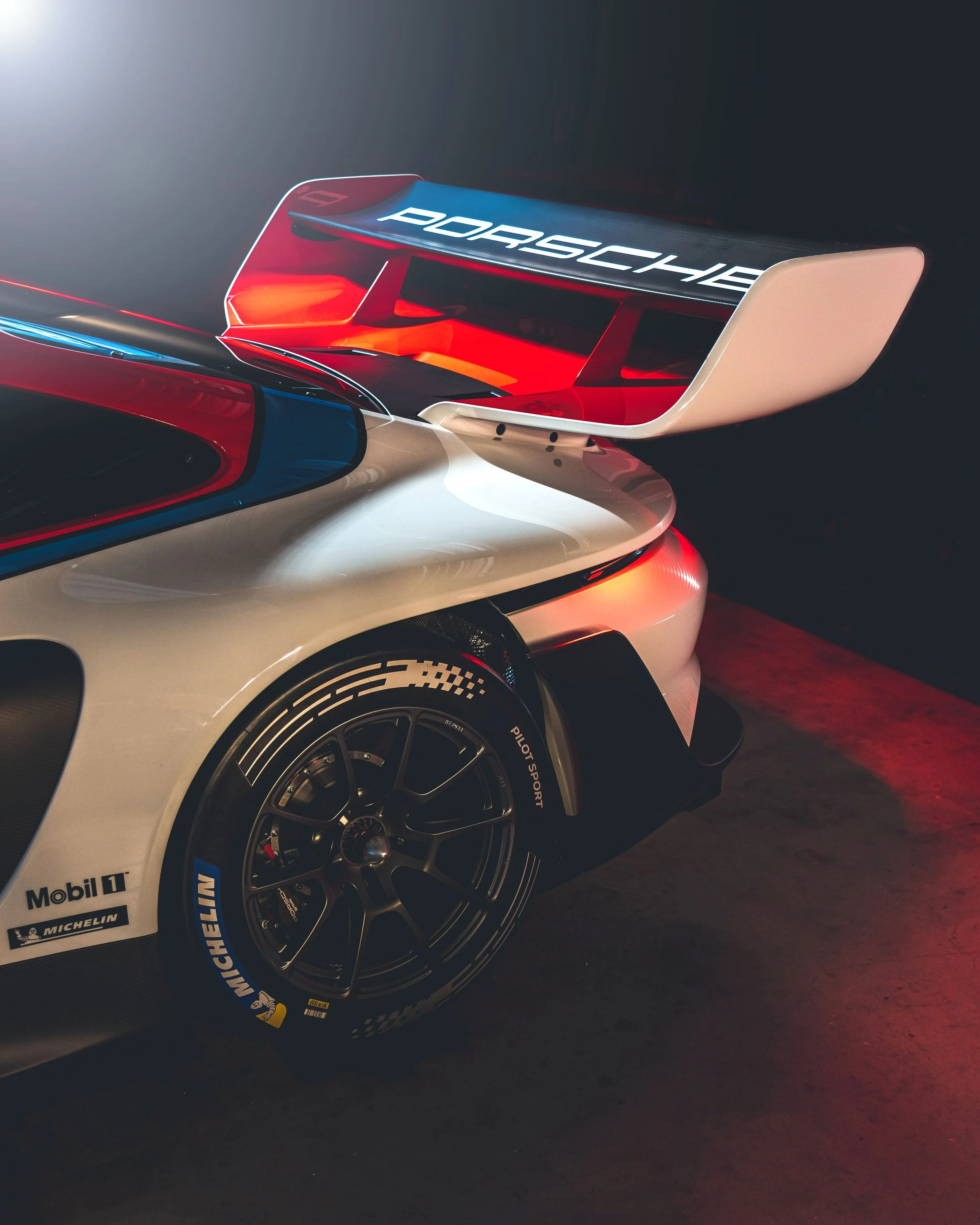 Exclusive design, best performance: the new Porsche 911 GT3 R rennsport ...