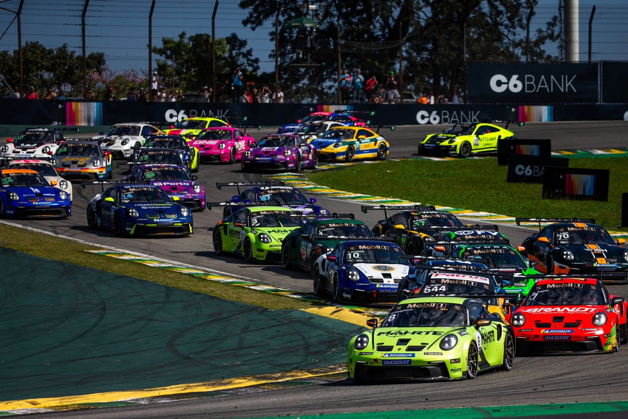 Porsche Cup Brazil reaches its Sprint Championship halfway point before over 20.000 people in Interlagos