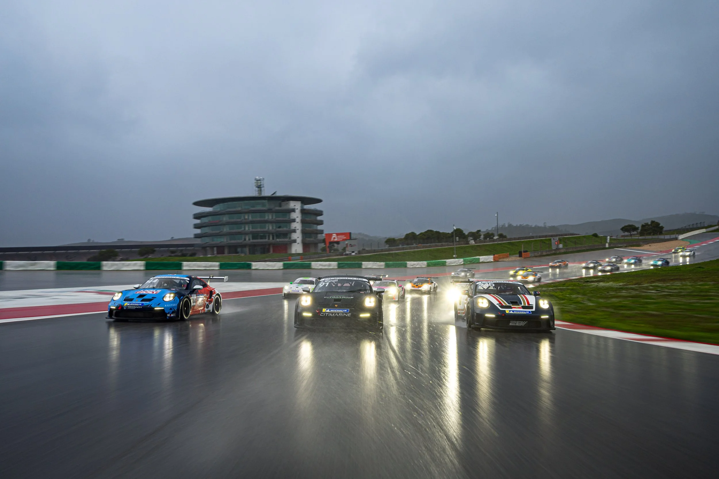 The Porsche Sprint Challenge Southern Europe kicks off in Portimão with exciting races in the rain