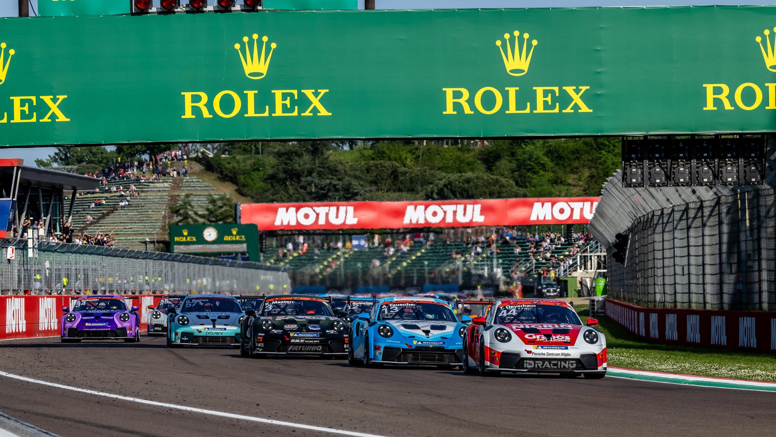 Theo Oeverhaus wins first race at season opener in Imola