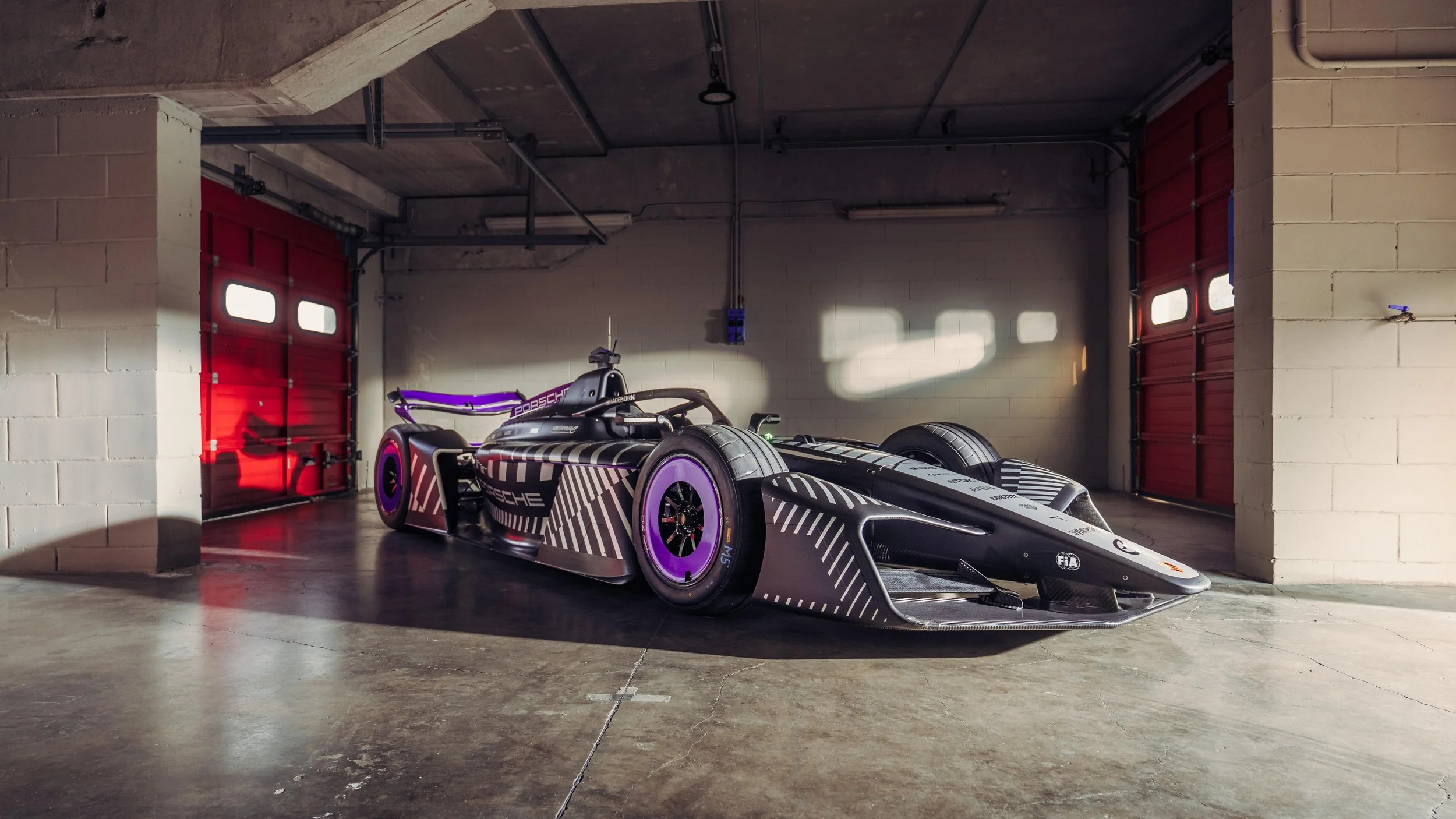 Porsche presents Formula E racing car 975 RSE