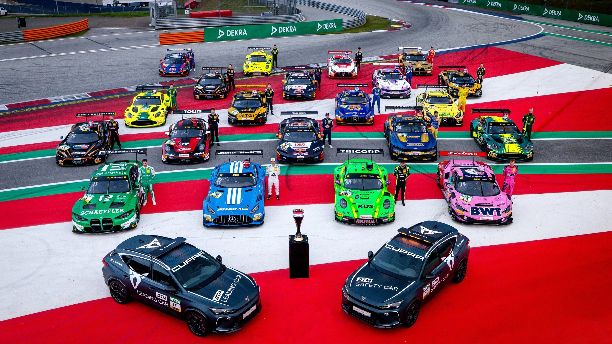 Start of the DTM season: Two Porsche customer teams with three 911 GT3 R cars