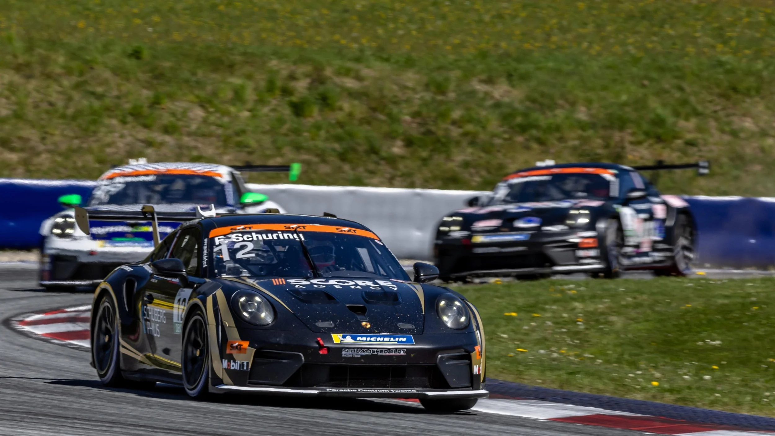 Porsche Junior Flynt Schuring with first victory, Masters at the top of the standings