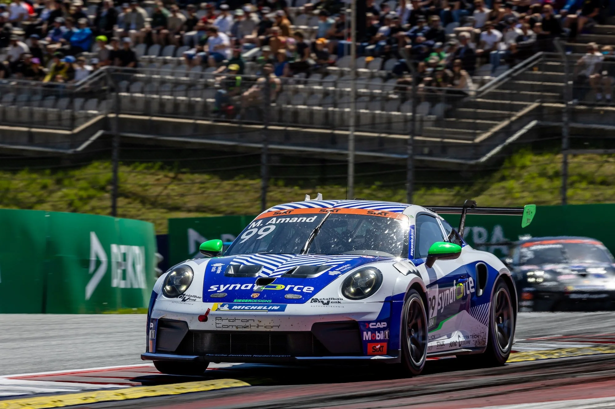 Double victory and lead in the standings in Austria