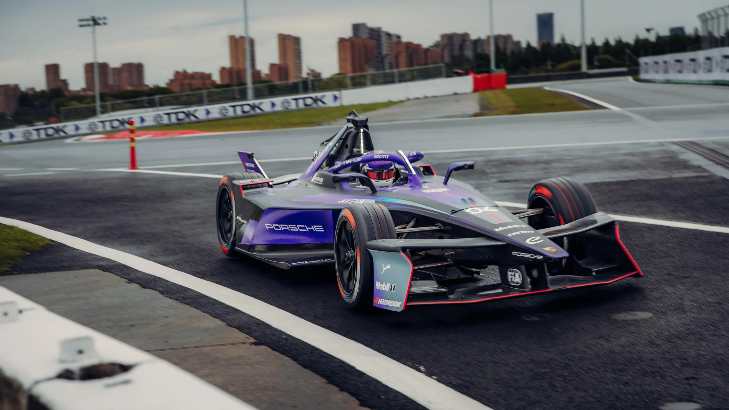 Pascal Wehrlein takes the World Championship lead in Shanghai