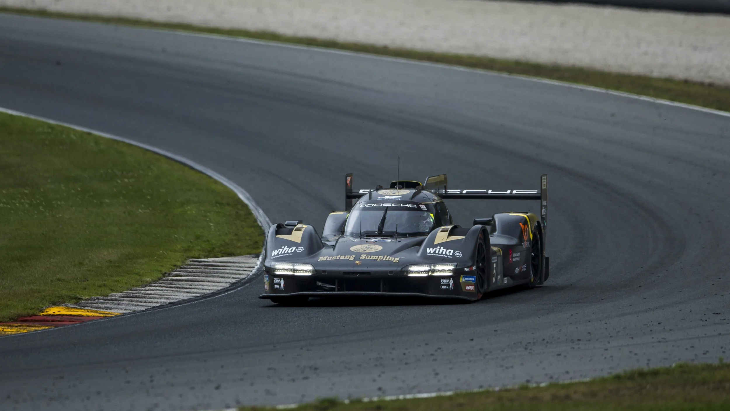 Customer programs grab podium in Road America six hour race