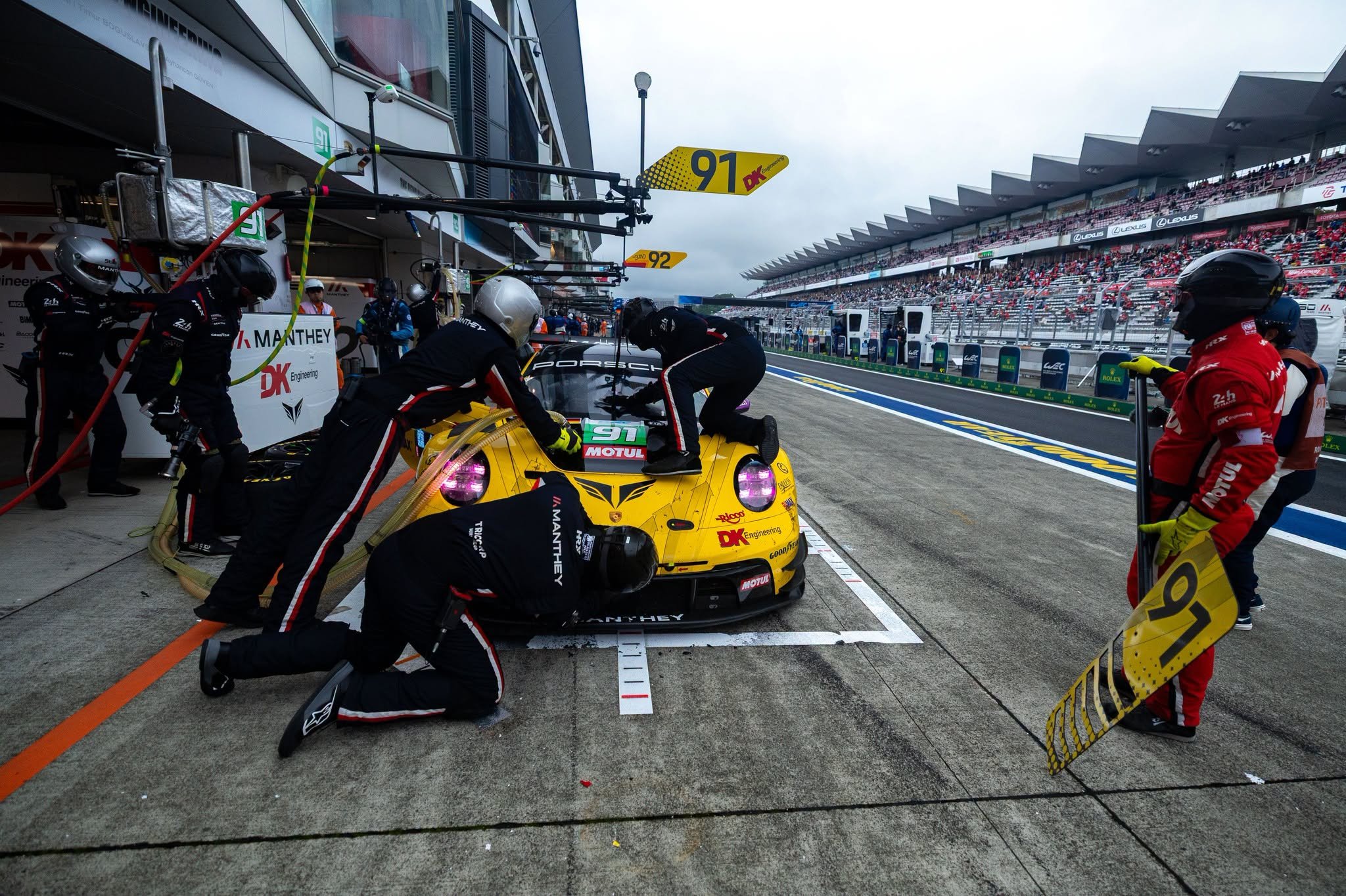 Manthey DK Engineering scores points in action-packed FIA WEC race 