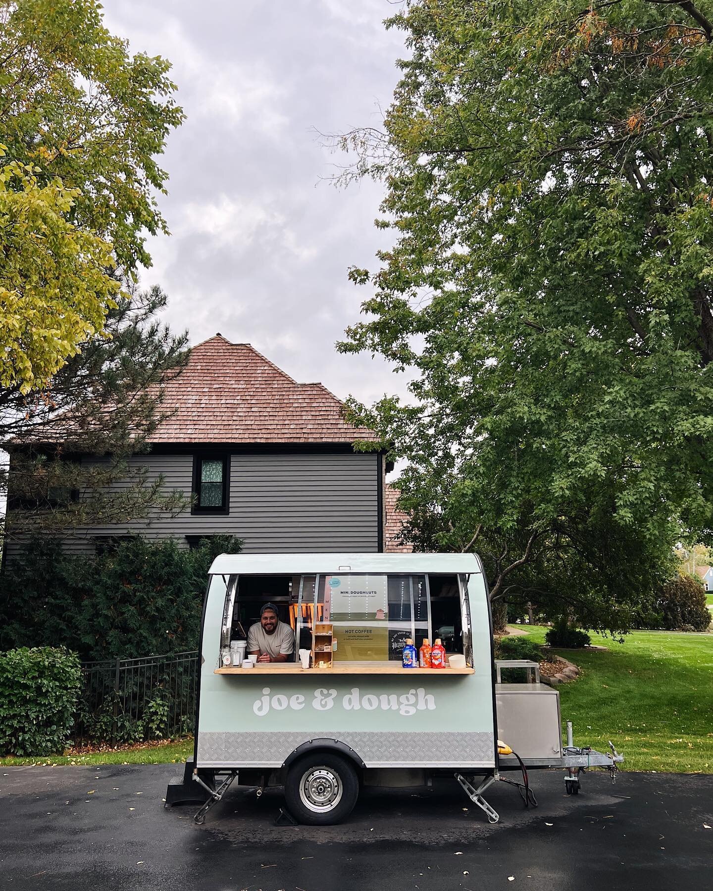 Happy (rainy) Friday! We had so much fun at the @serviceleaguecl house walk this morning! Tomorrow we&rsquo;re at @palatinefarmersmarket and on Sunday we are at @farmersmarketatd and YES we will have pumpkin spice alllllll weekend long 🎃🙌🏻