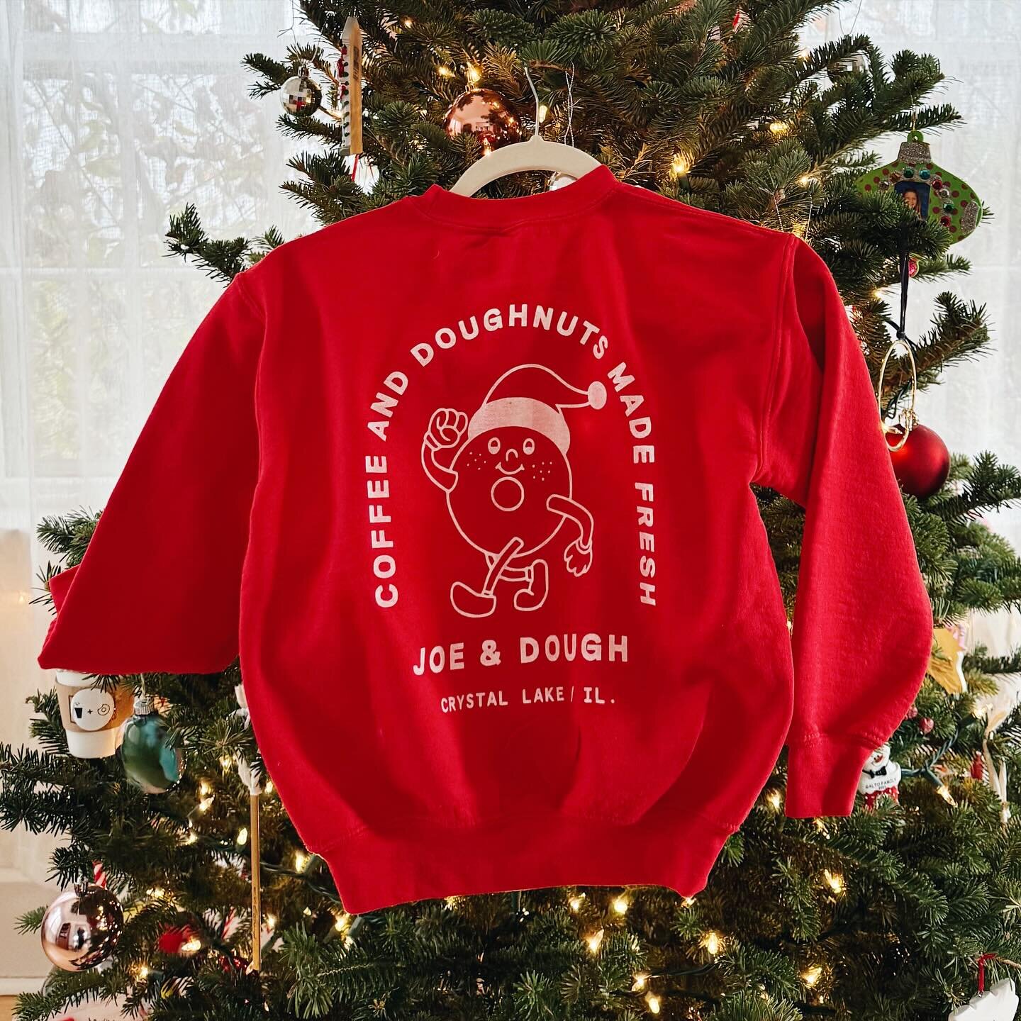 Now available: tees and crewnecks in our limited edition holiday print!! HOW CUTE ARE THEY?! 🤩 These are being made to order by none other than our girl @ninetytwo.creative. 

A few ways to place an order: through DM, in person at one of our public 