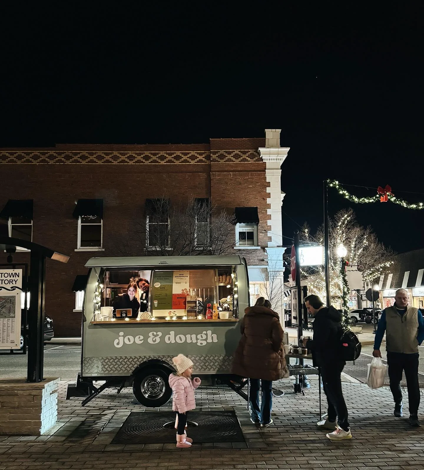 It&rsquo;s the perfect night to be hanging out in our beautiful @downtowncrystallake!
☕️🍩🎄💫