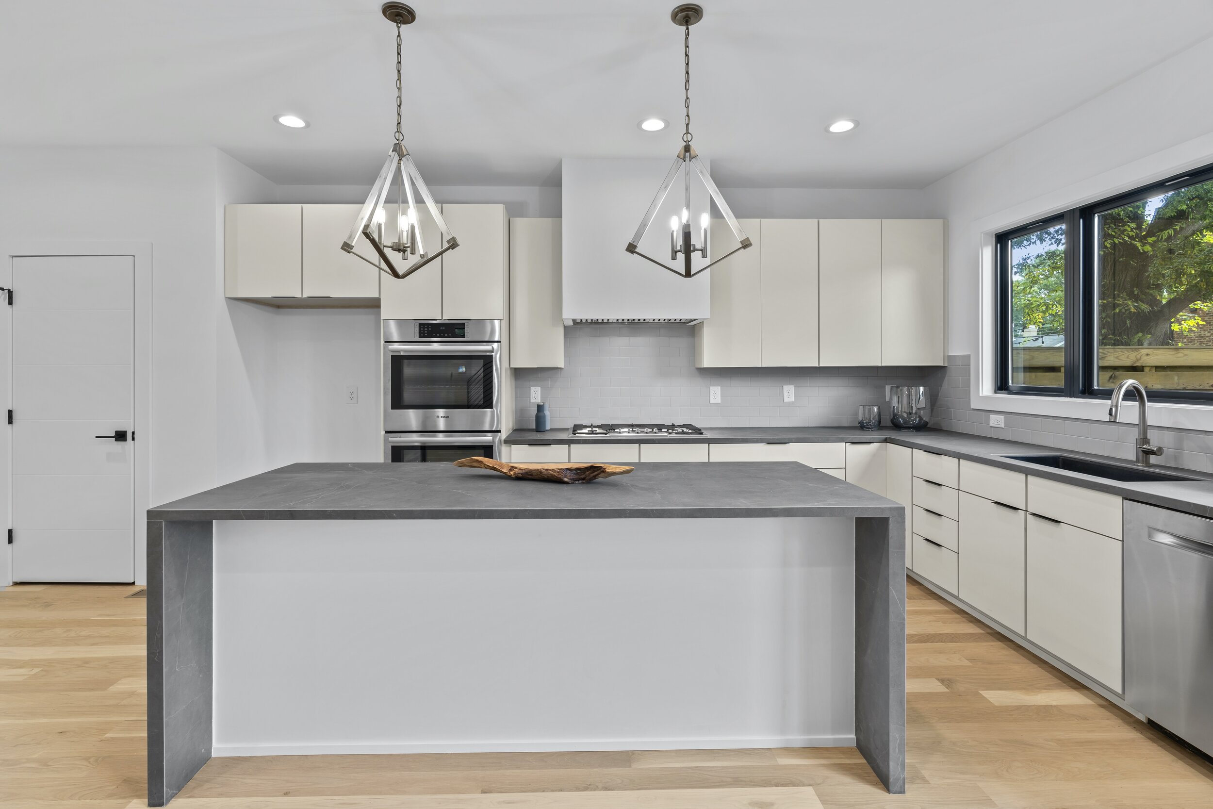 13Kitchen.jpeg