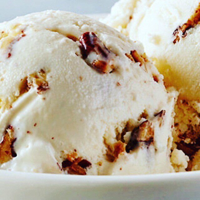 Maple, Maple Pecan, Maple Walnut, Maple Chocolate Chip, Maple Chocolate Chip Peanut Butter Swirl in convenient pints to go! #maplesyrup #madeinvt #togofood #supportlocalbusiness #shelburnevt #besticecreamintheworld