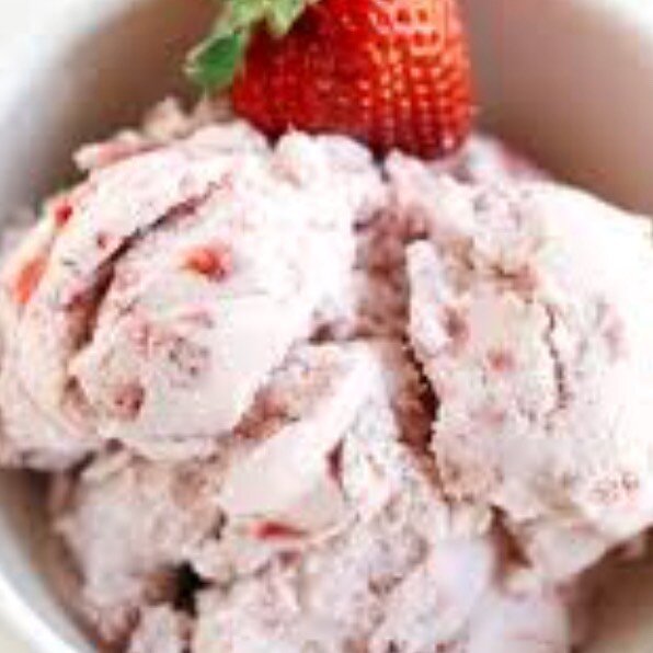 Berry season is one of our favorite times of year here in Vermont!! This week Shelburne Sugarworks, we have been visiting local farms; Adams Berry Farm and Fully Belly Farm so we could bring you some incredible, fresh maple strawberry ice cream and M