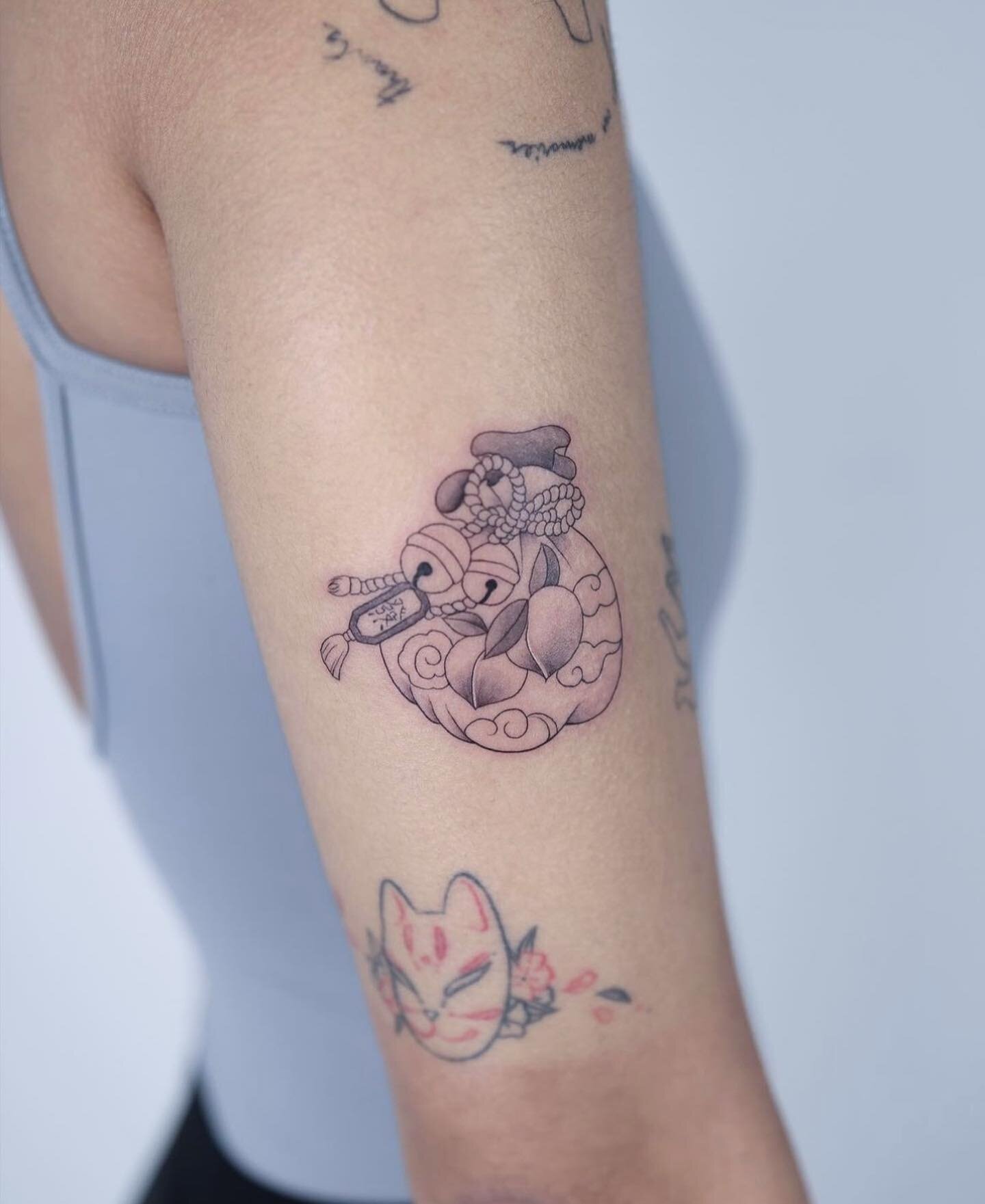 Peach charm 🍑 by @yang.tattooist 
.
Yang&rsquo;s books are open! Contact her directly with your ideas

#inkandwatertattoo #inkandwaternyc #nyctattoo #nycartist #fineline #finelinetattoo #tttism #illustrativetattoo #cutetattoo